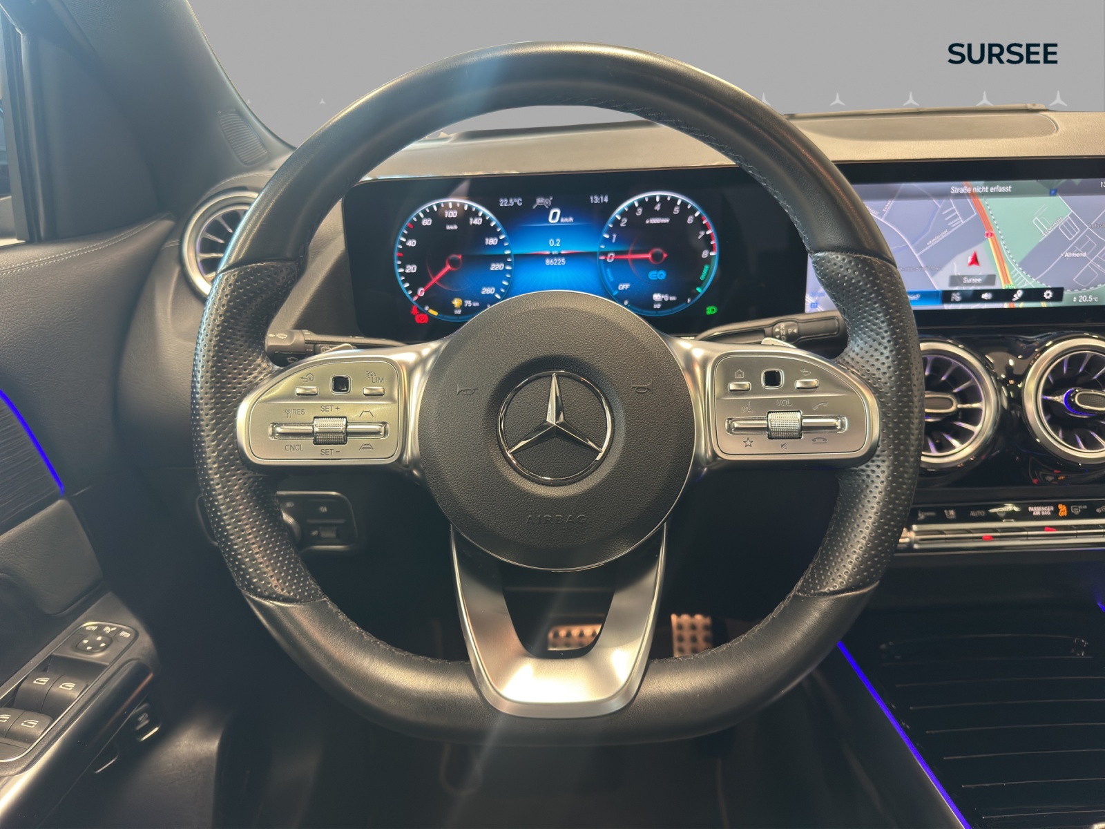 MERCEDES-BENZ GLA 250e AMG Line 8G-DCT-image-9