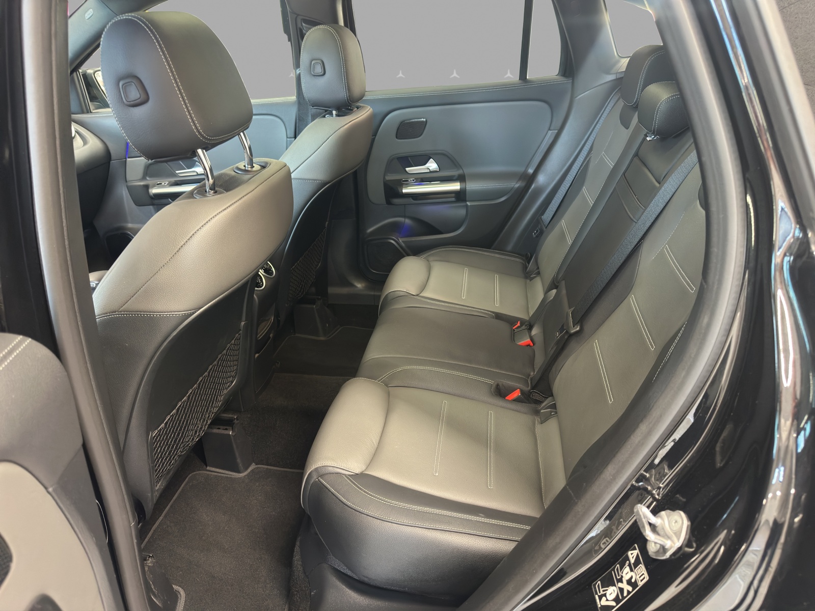 MERCEDES-BENZ GLA 250e AMG Line 8G-DCT-image-13