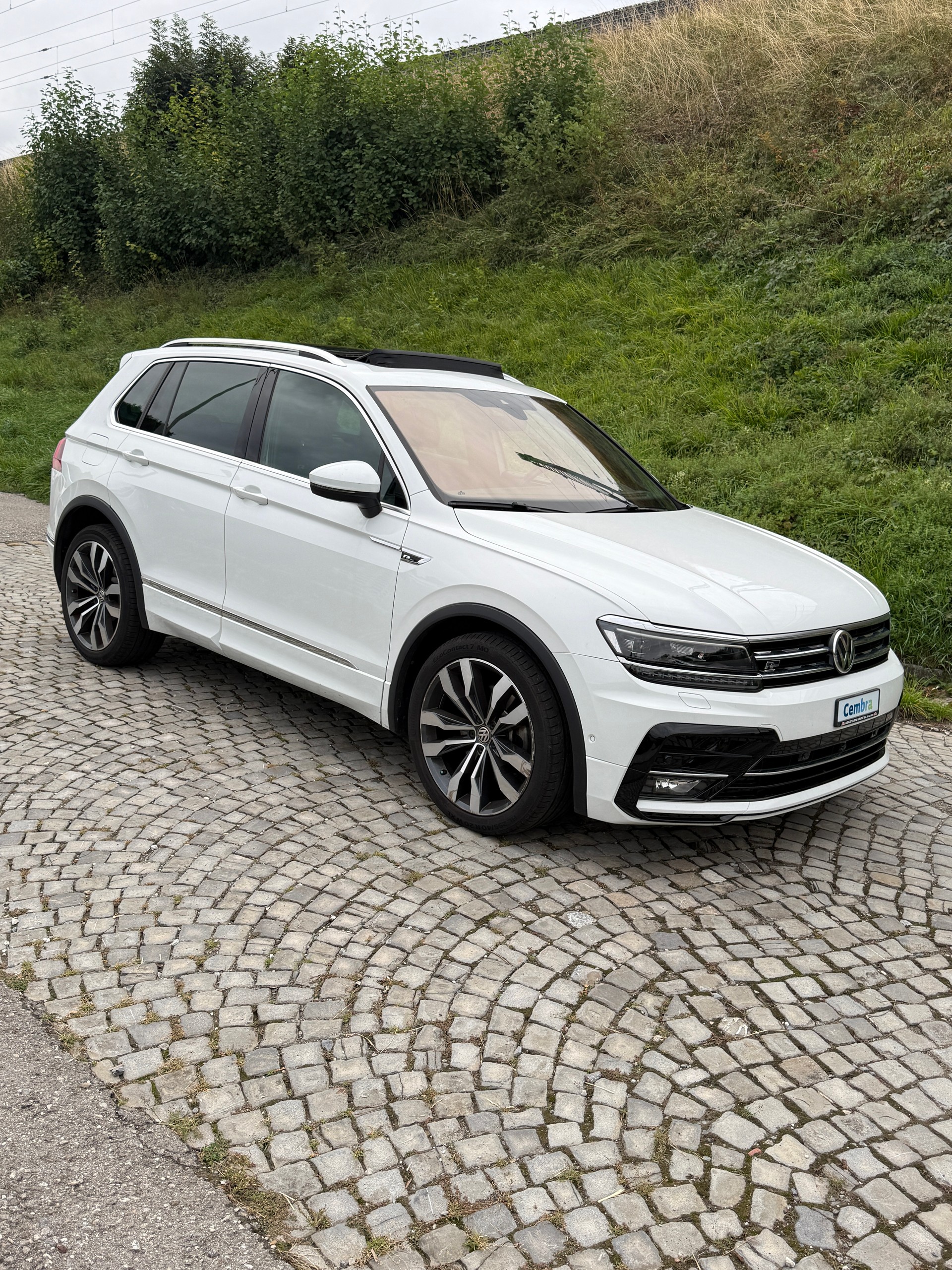 VW Tiguan 2.0TSI RLine 4Motion DSG-showroom-element-1