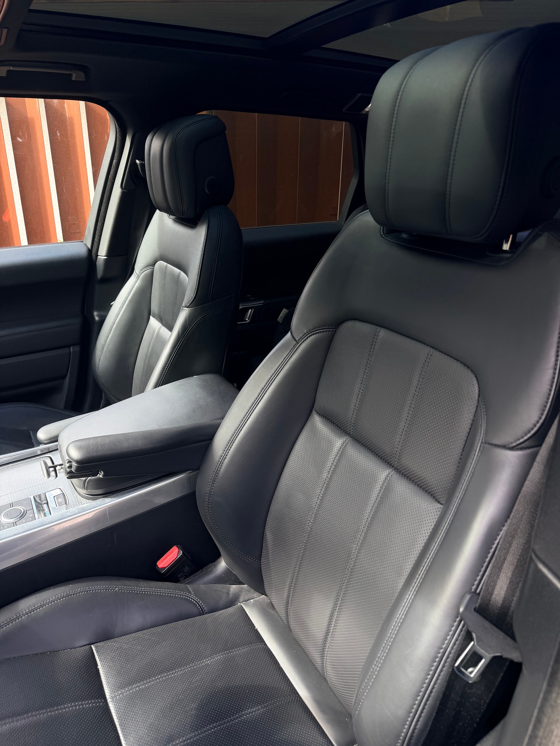 LAND ROVER 2.0 P400e HSE Dynamic-image-2