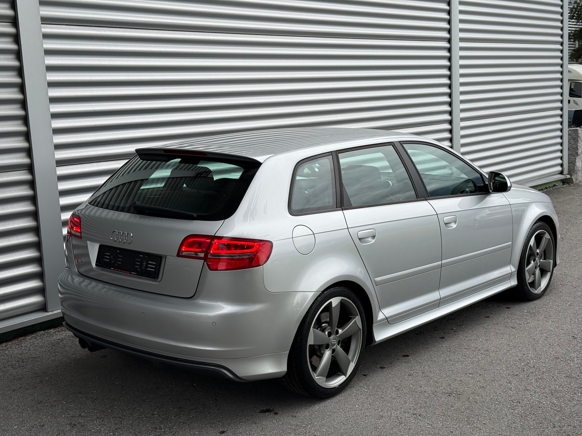 AUDI S3 Sportback 2.0 TFSI quattro S-tronic-image-5
