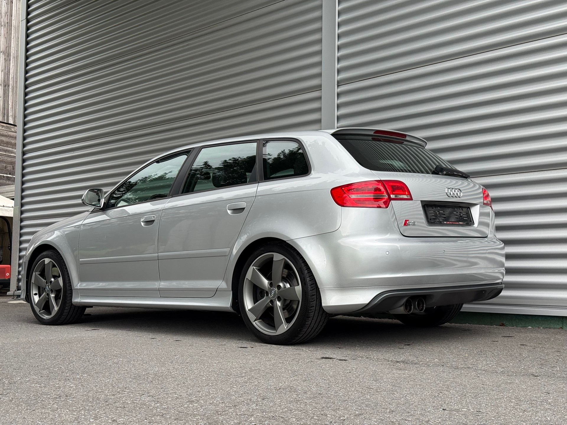 AUDI S3 Sportback 2.0 TFSI quattro S-tronic-image-2