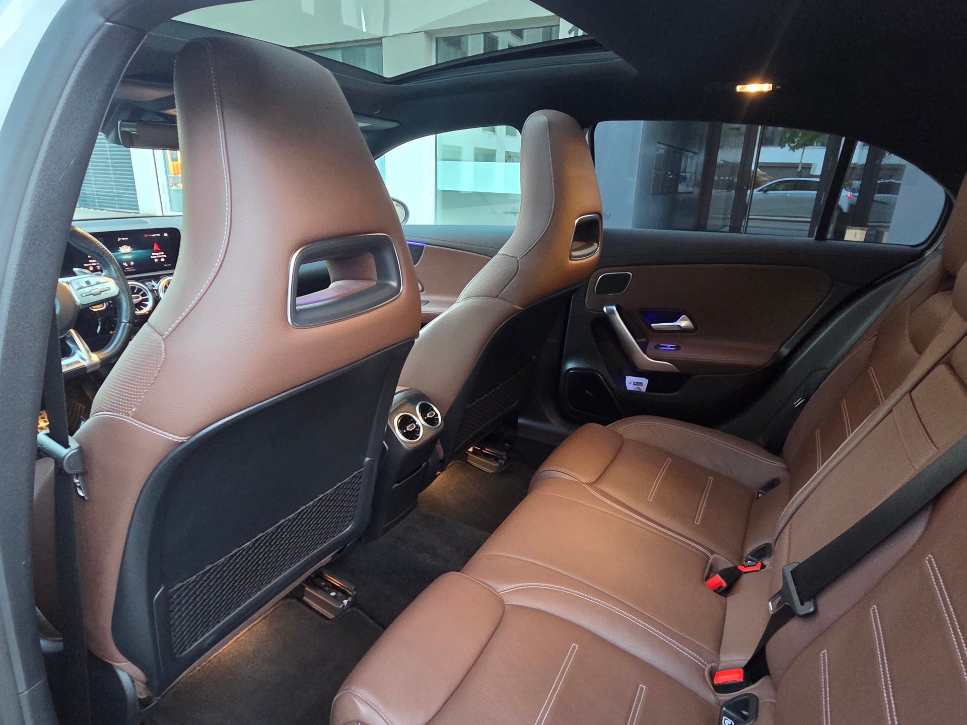 MERCEDES-BENZ A 35 AMG 4Matic Speedshift-image-12