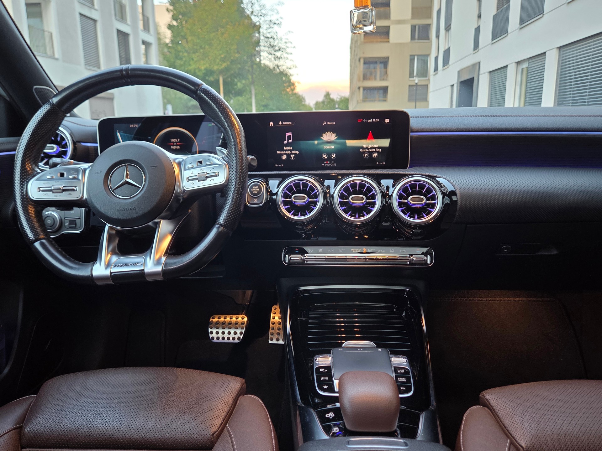 MERCEDES-BENZ A 35 AMG 4Matic Speedshift-image-6