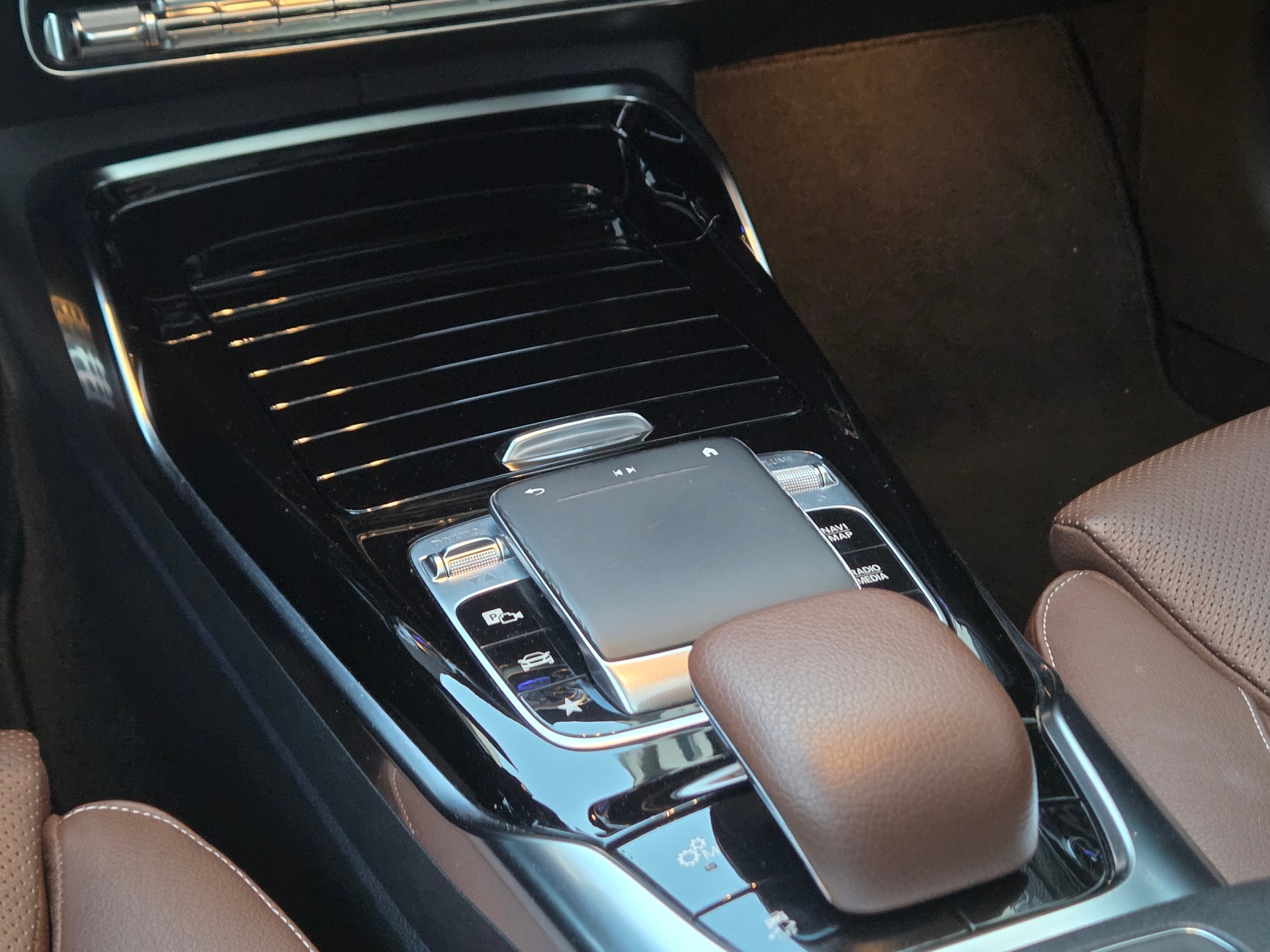 MERCEDES-BENZ A 35 AMG 4Matic Speedshift-image-10