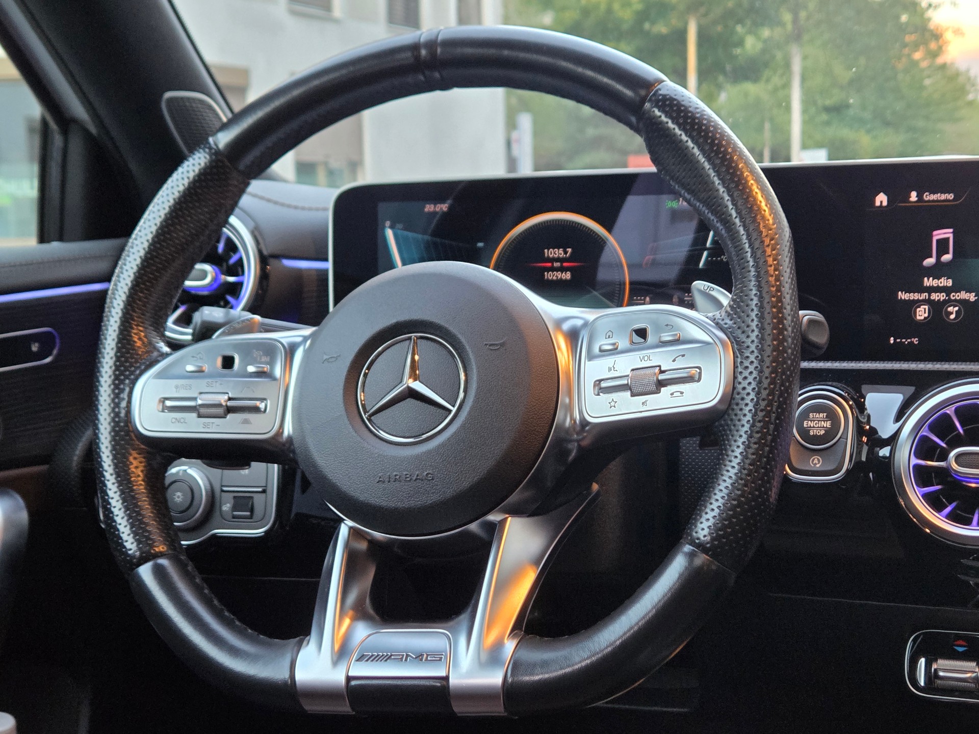 MERCEDES-BENZ A 35 AMG 4Matic Speedshift-image-7