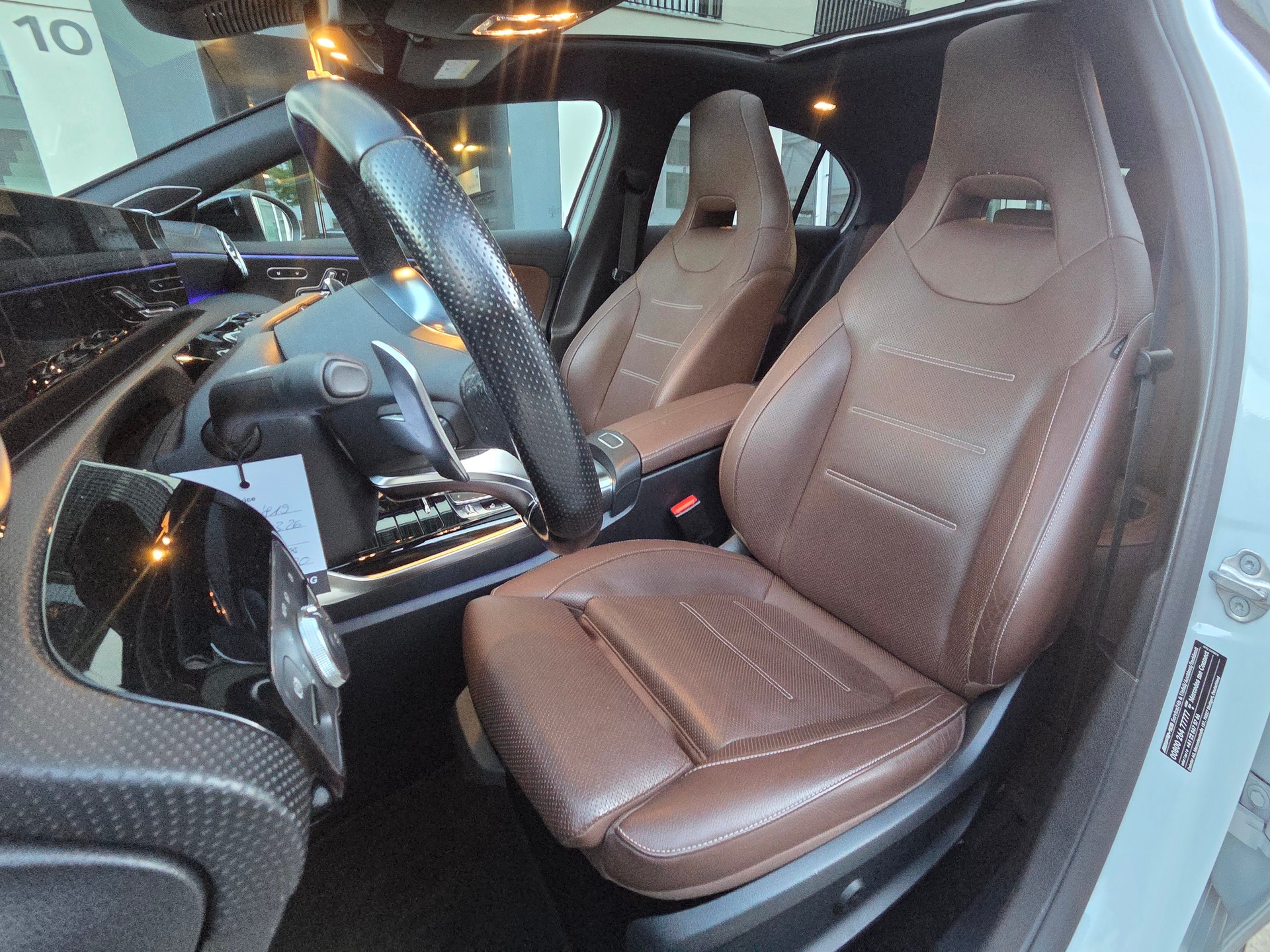 MERCEDES-BENZ A 35 AMG 4Matic Speedshift-image-11