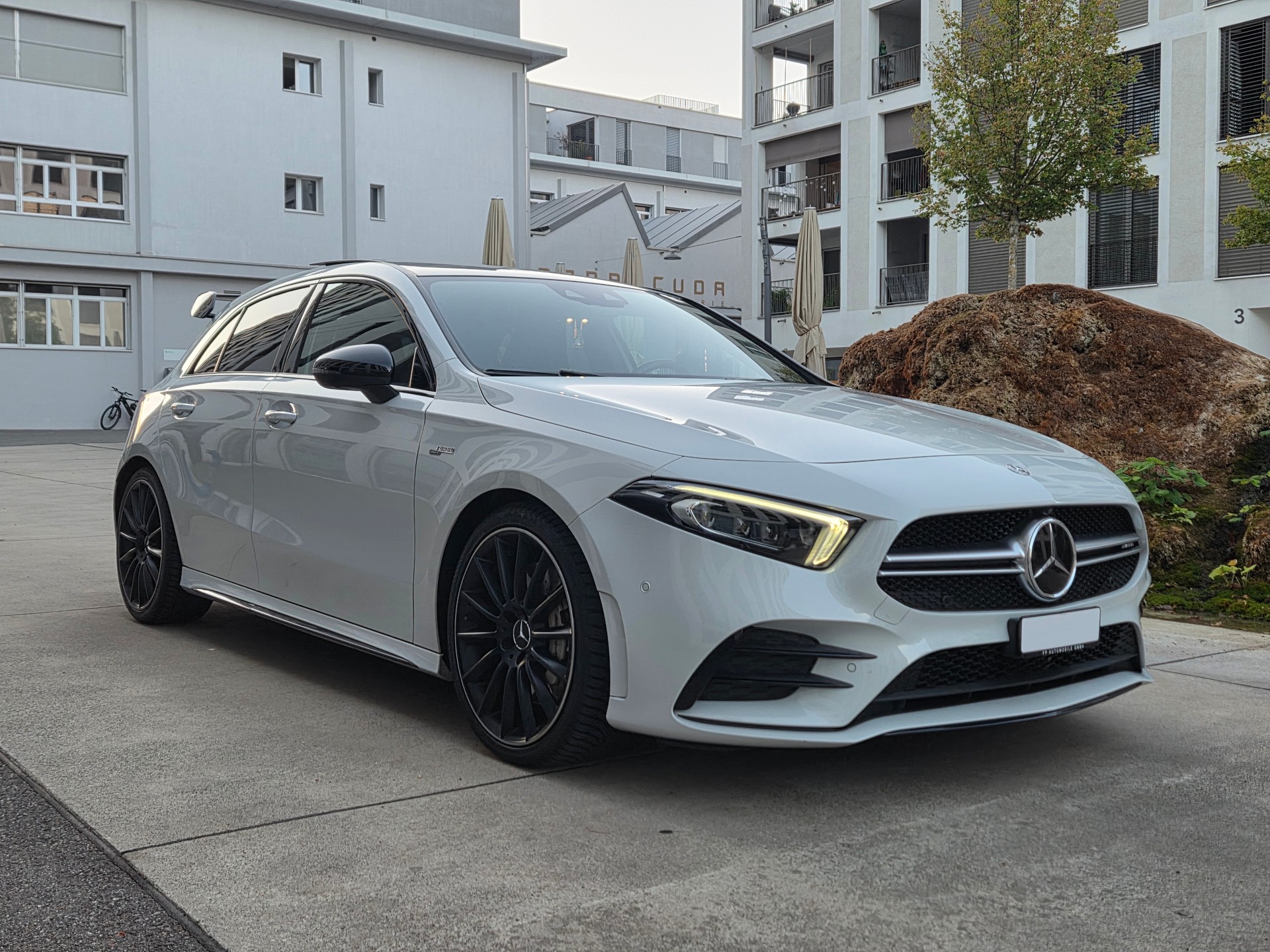 MERCEDES-BENZ A 35 AMG 4Matic Speedshift-image-1