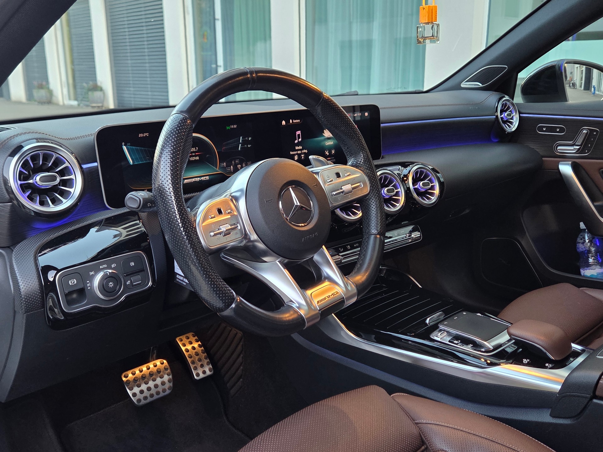 MERCEDES-BENZ A 35 AMG 4Matic Speedshift-image-5