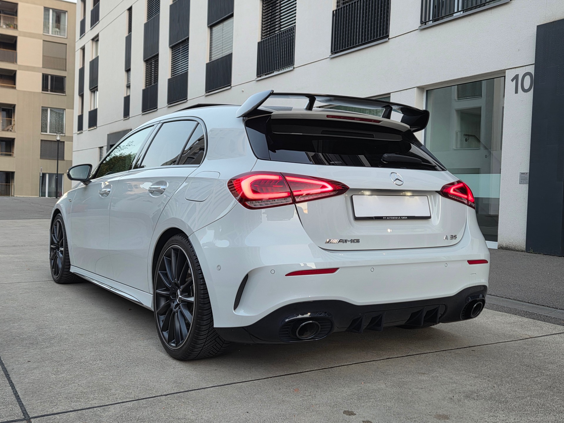 MERCEDES-BENZ A 35 AMG 4Matic Speedshift-image-4