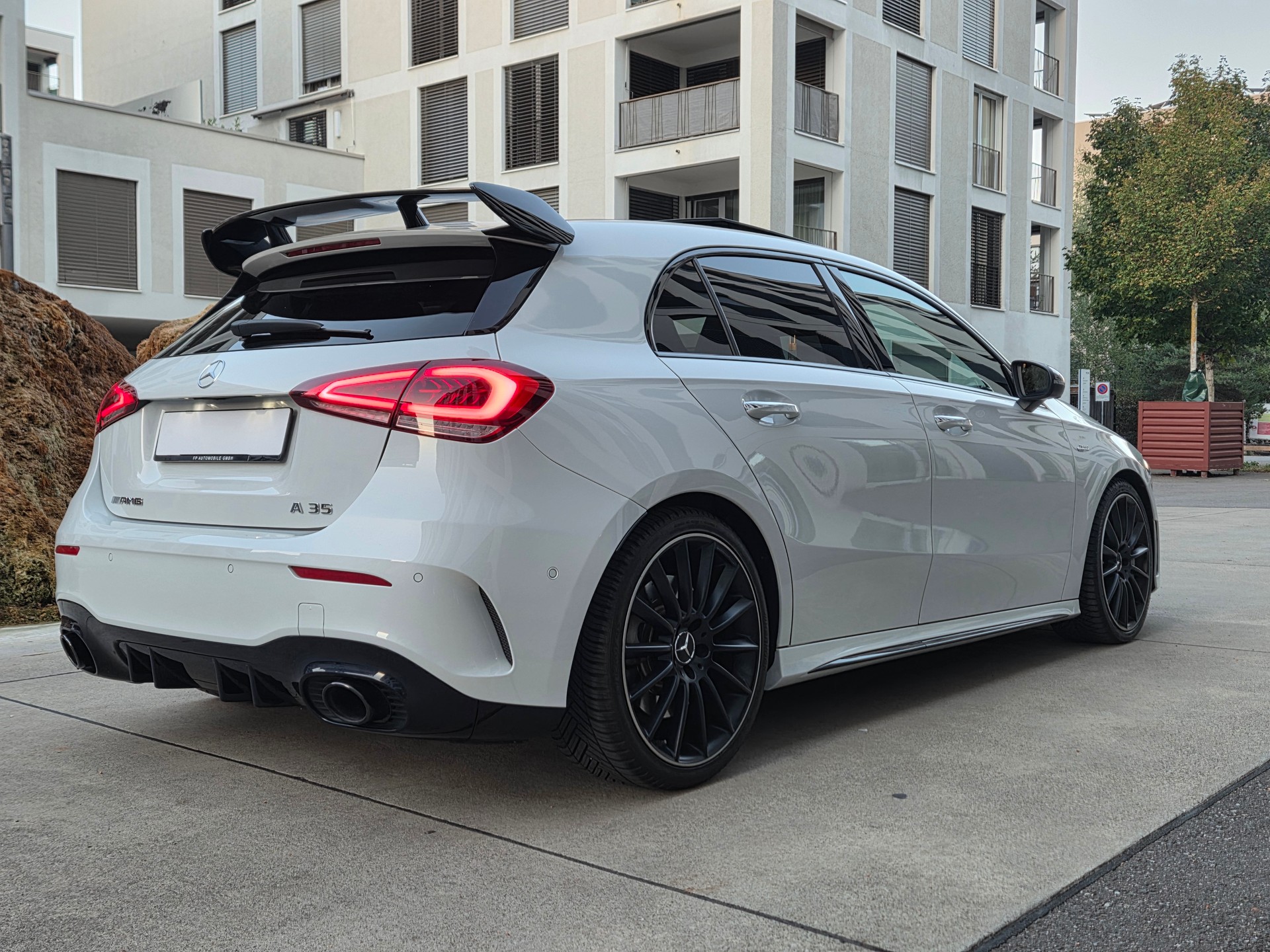 MERCEDES-BENZ A 35 AMG 4Matic Speedshift-image-3