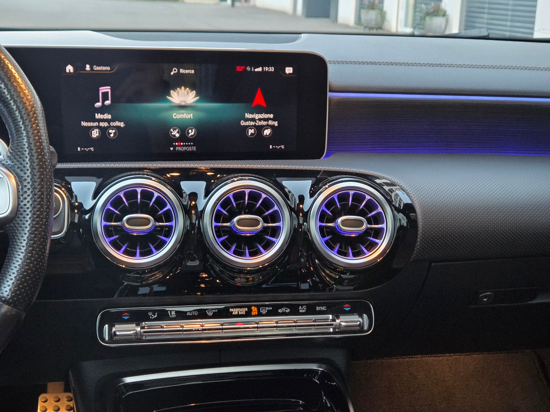 MERCEDES-BENZ A 35 AMG 4Matic Speedshift-image-8