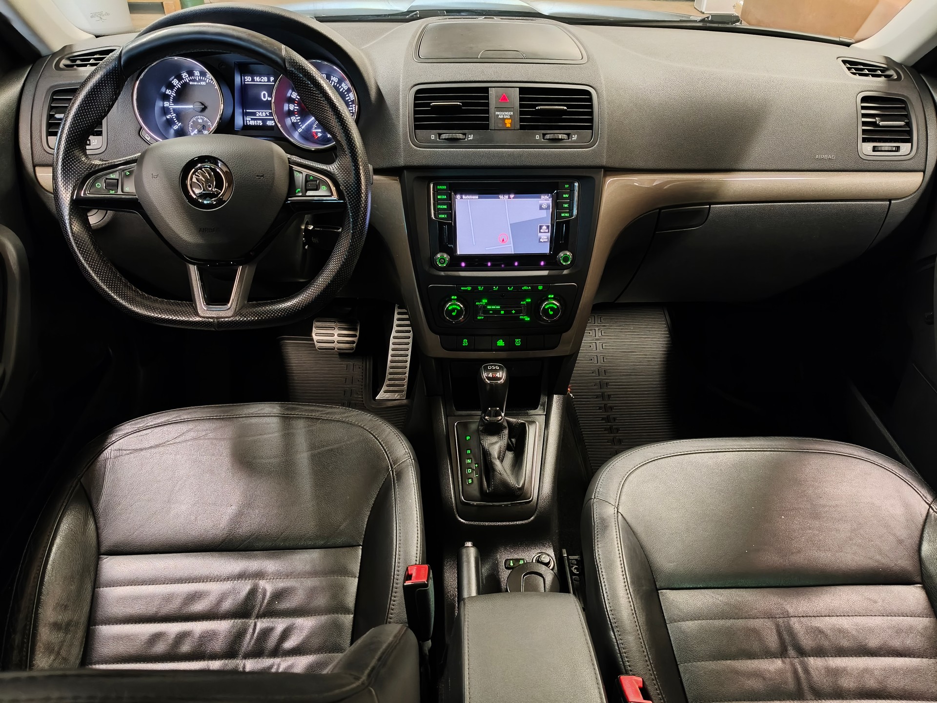 SKODA Yeti 2.0 TDI Elegance 4x4 DSG-image-19