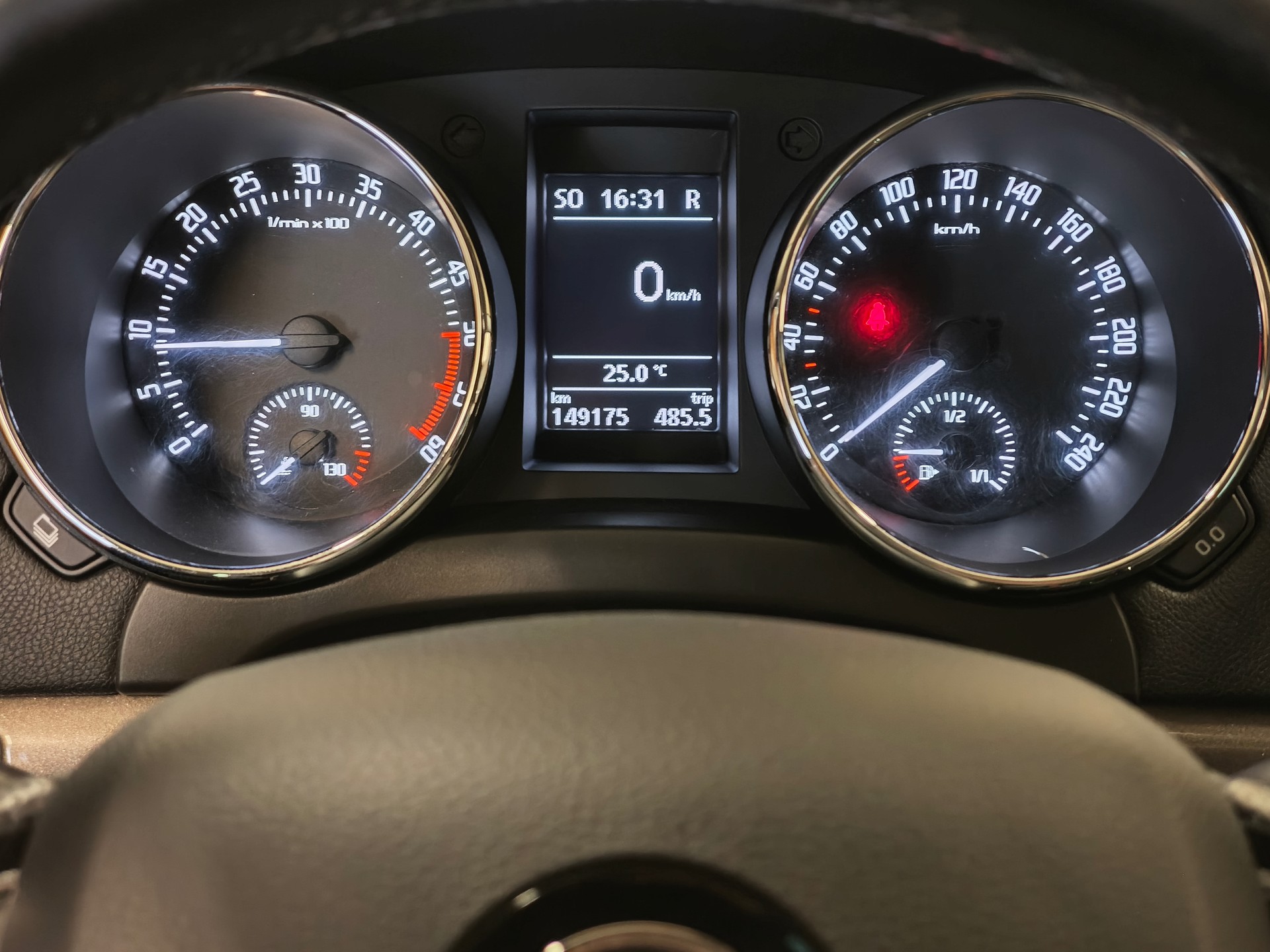 SKODA Yeti 2.0 TDI Elegance 4x4 DSG-image-28