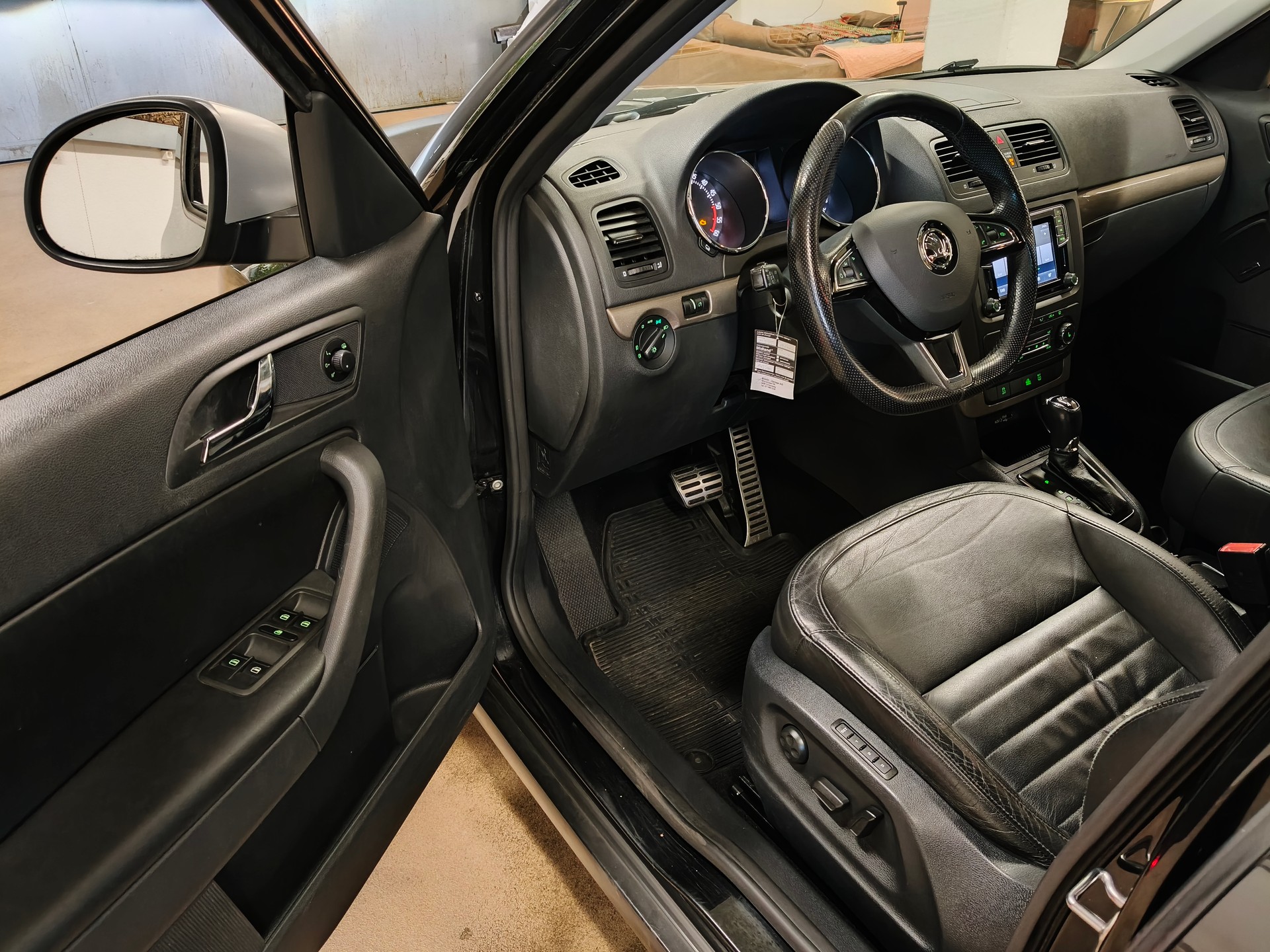 SKODA Yeti 2.0 TDI Elegance 4x4 DSG-image-15