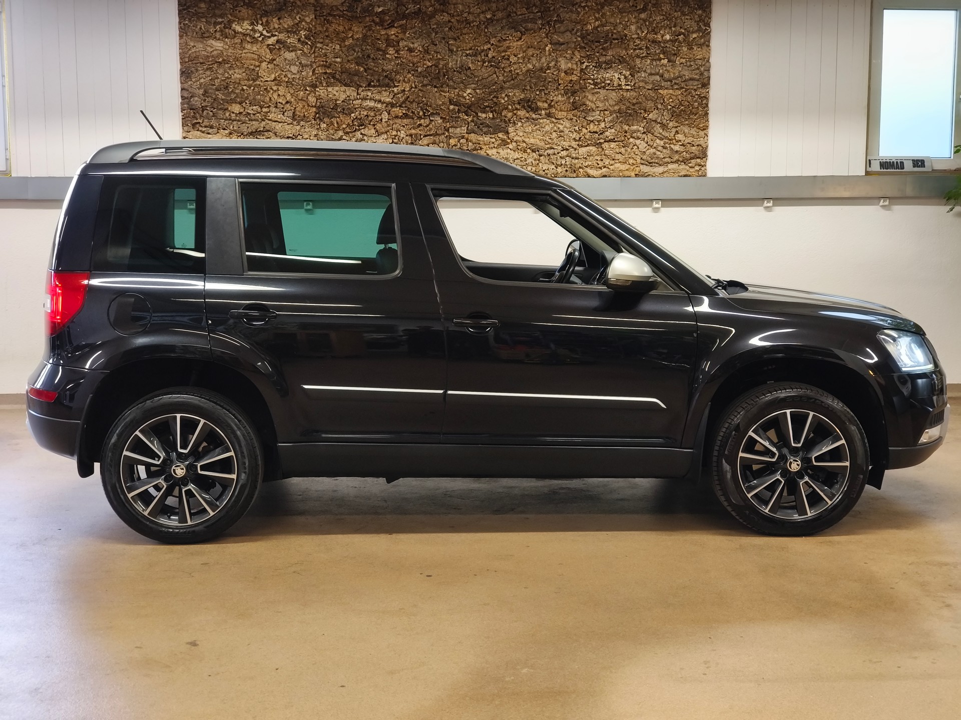 SKODA Yeti 2.0 TDI Elegance 4x4 DSG-image-9