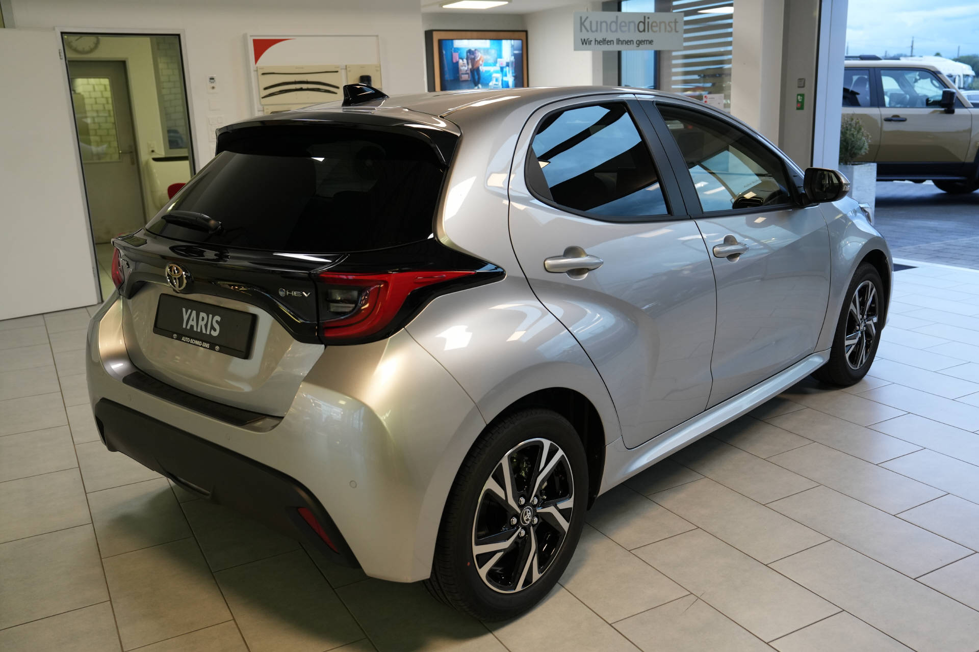 TOYOTA Yaris 1.5 VVT-i HSD Trend-image-4