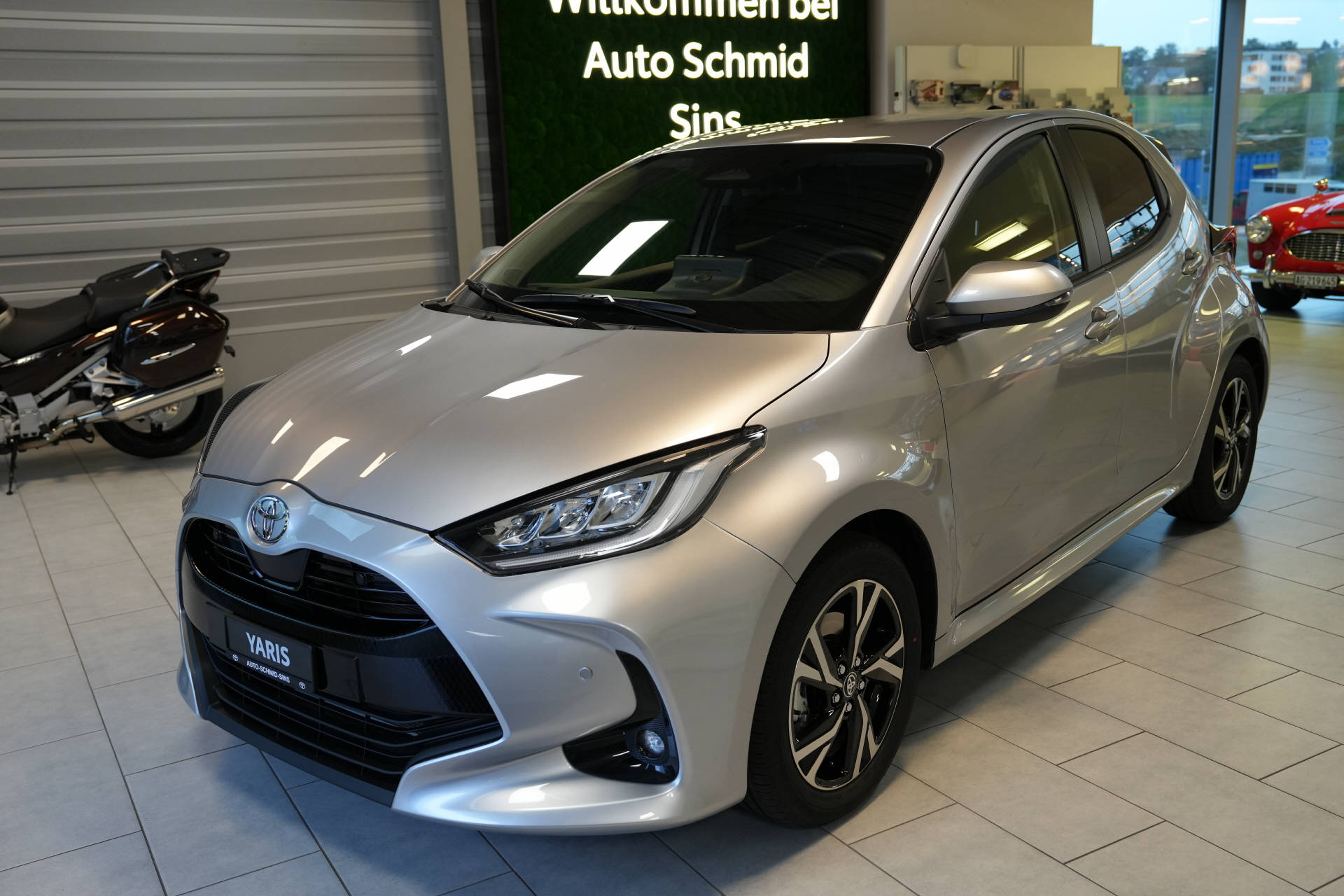 TOYOTA Yaris 1.5 VVT-i HSD Trend-image-0