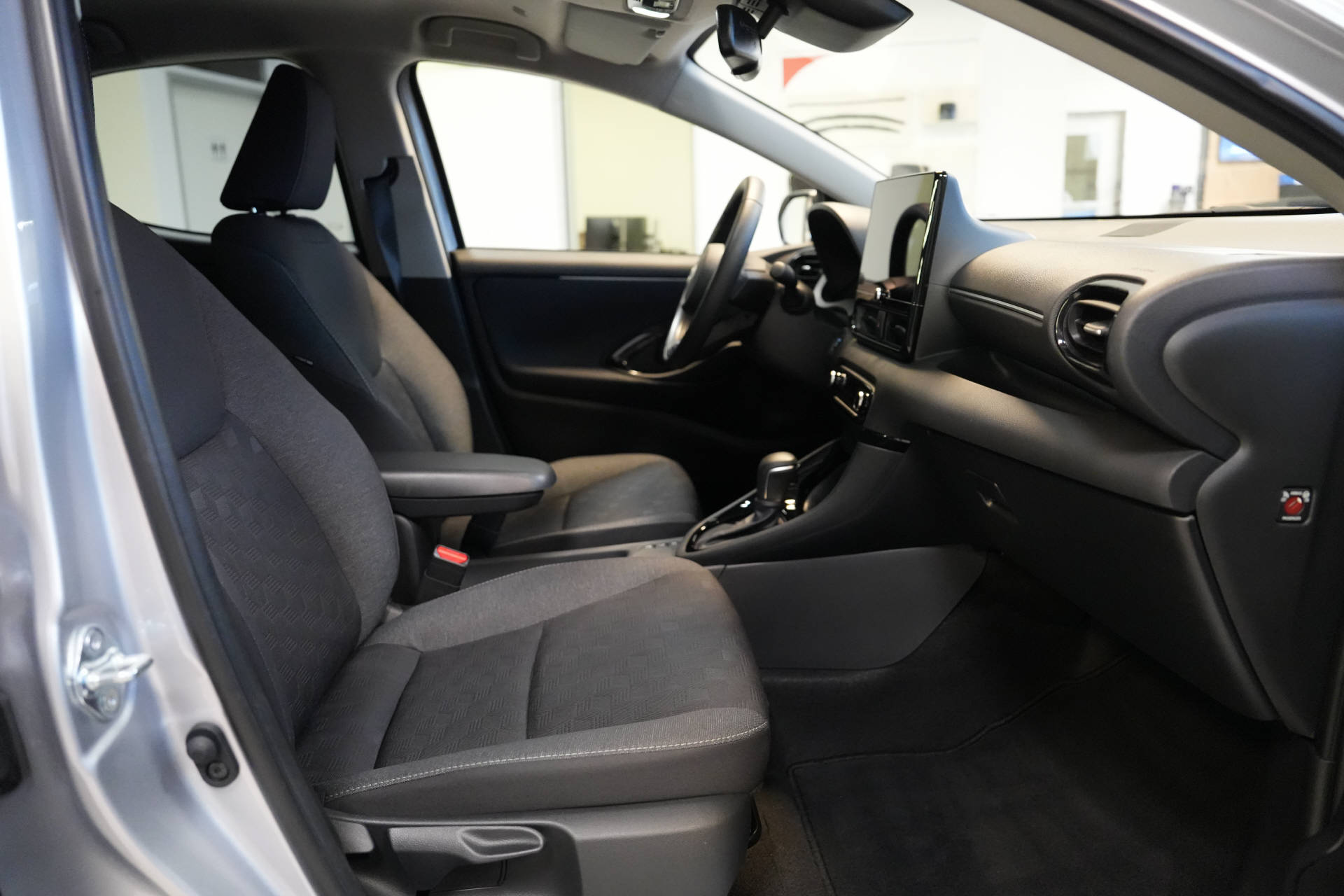 TOYOTA Yaris 1.5 VVT-i HSD Trend-image-6