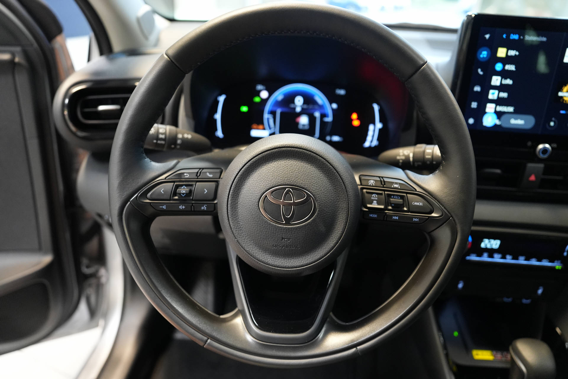 TOYOTA Yaris 1.5 VVT-i HSD Trend-image-10