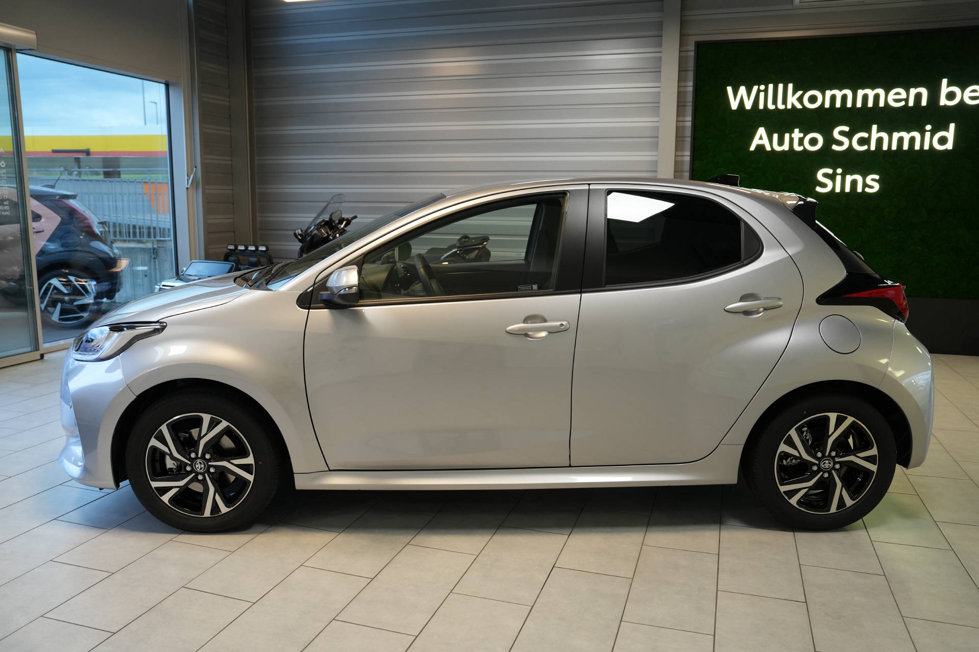 TOYOTA Yaris 1.5 VVT-i HSD Trend-image-2
