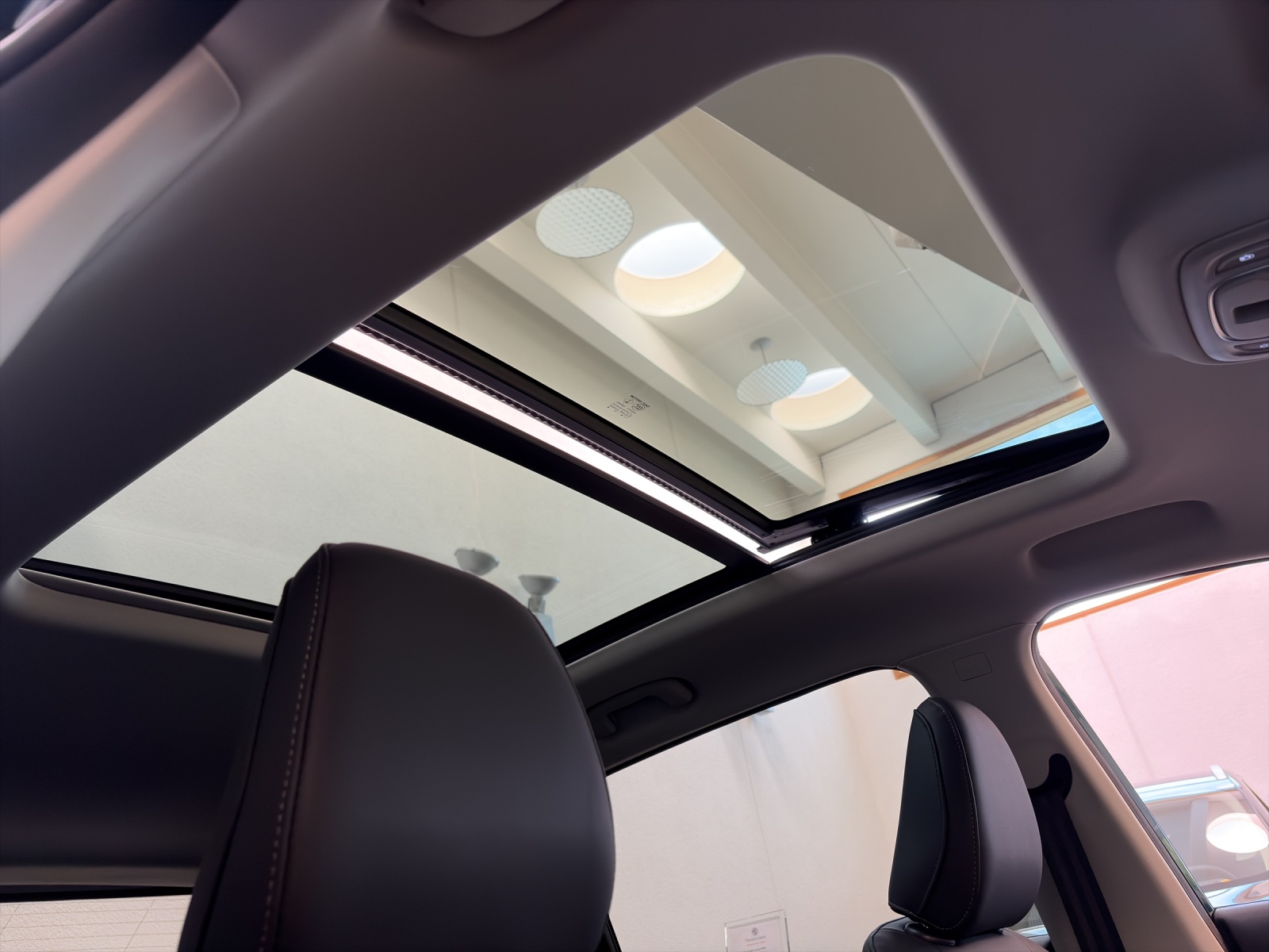 MG ZS 1.5 Hybrid+ Luxury-image-5