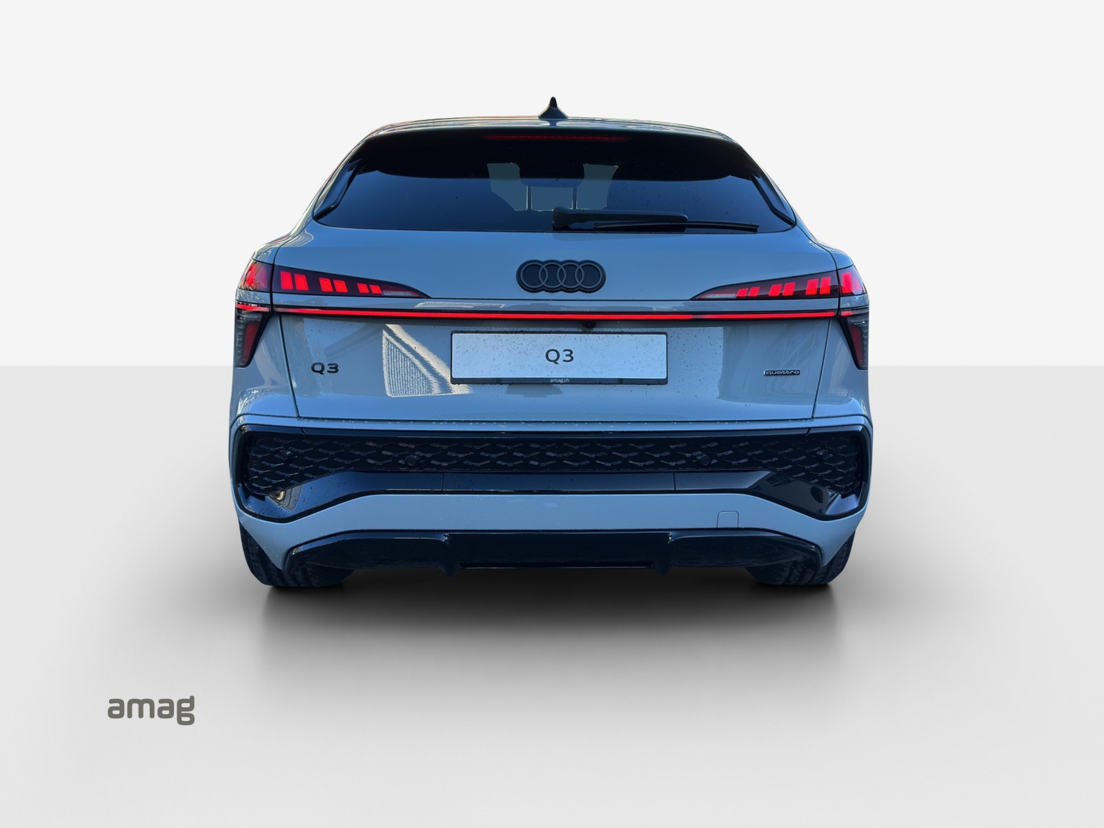 AUDI Q3 Sportback TFSI quattro 195 kW S tronic-image-3