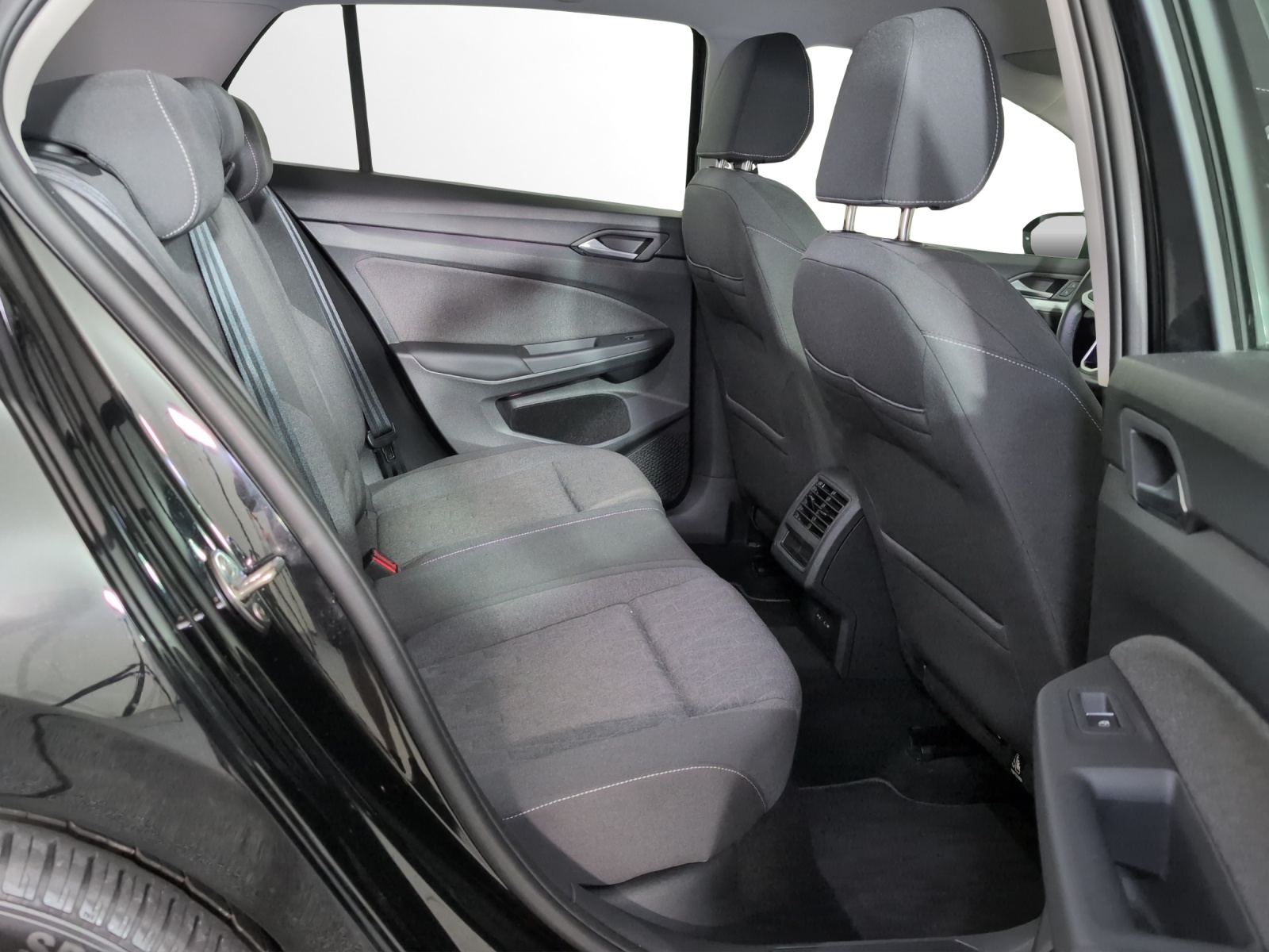 VW Golf 1.5 e TSI mHEV Life DSG-image-8