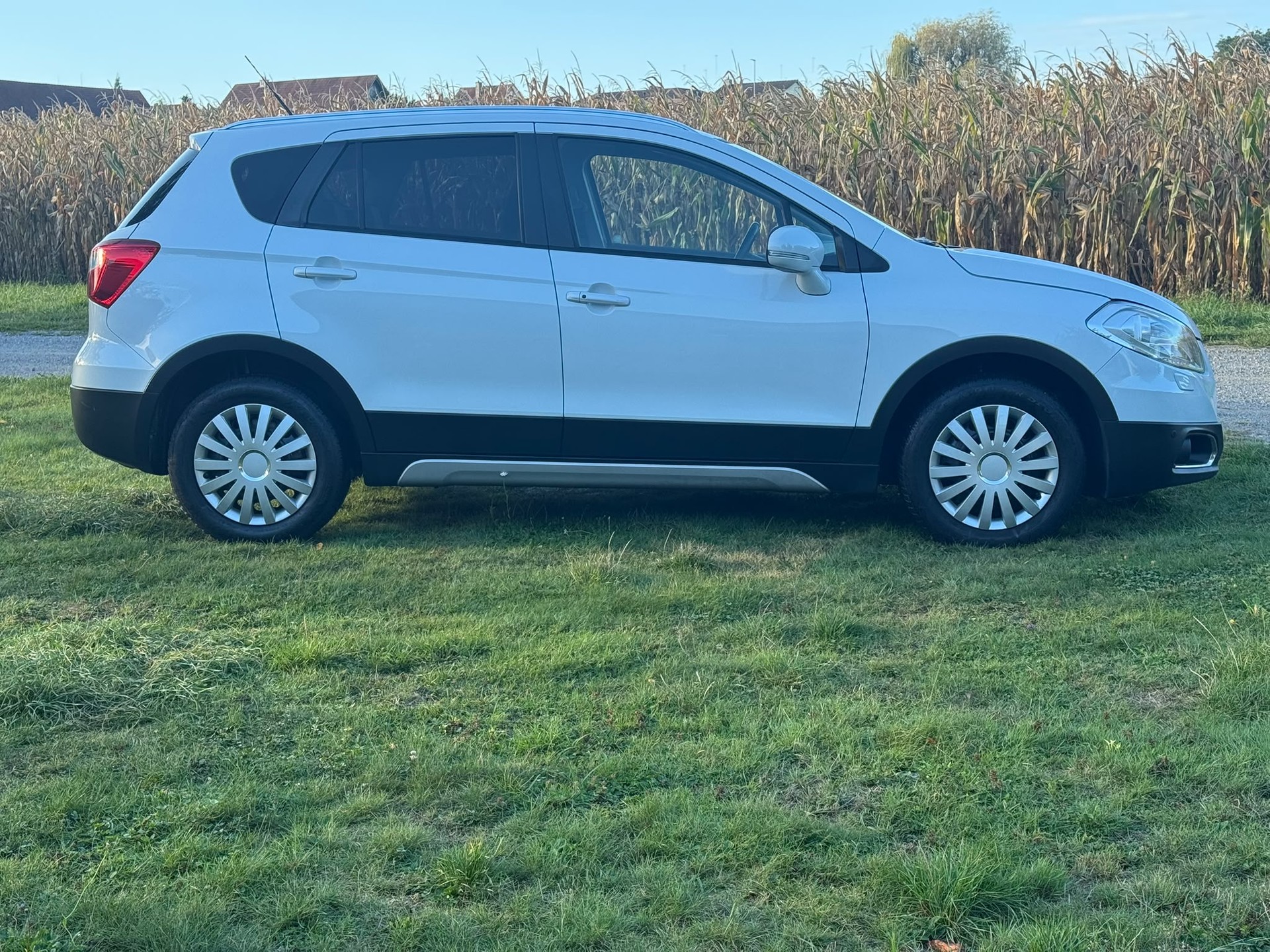 SUZUKI SX4 S-Cross 1.6 TD Sergio Cellano Top 4WD-image-4