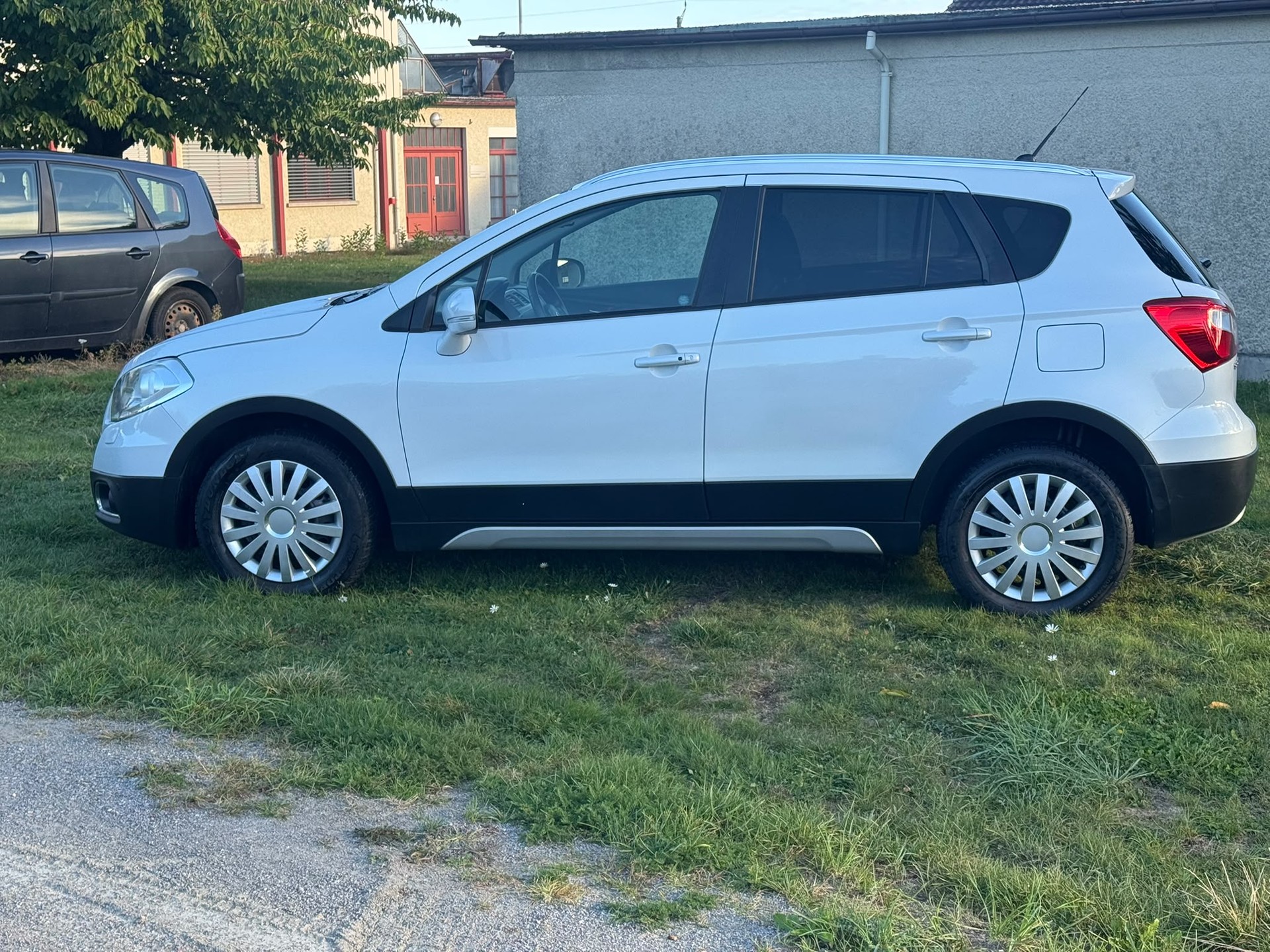 SUZUKI SX4 S-Cross 1.6 TD Sergio Cellano Top 4WD-image-3