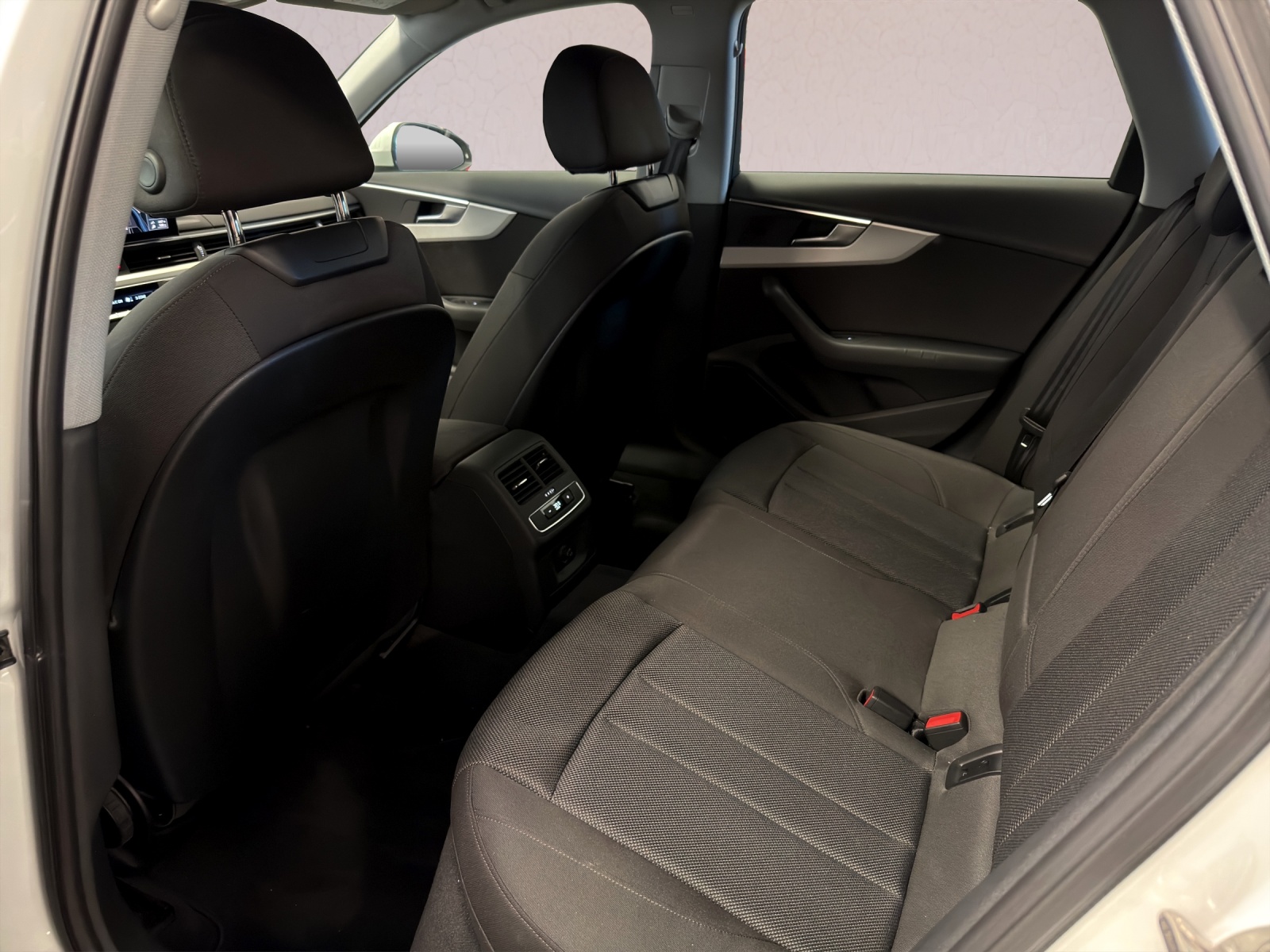 AUDI A4 Avant 35 TDI S-tronic-image-15