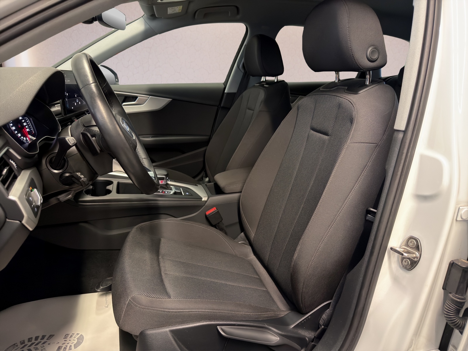 AUDI A4 Avant 35 TDI S-tronic-image-13