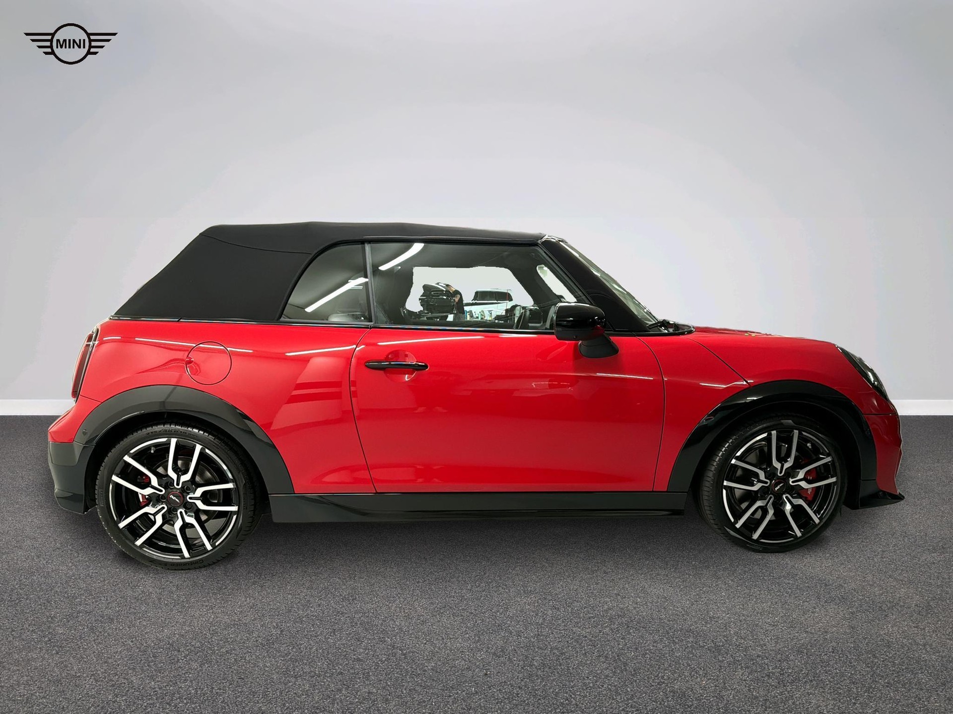 MINI John Cooper Works Cabrio-image-1