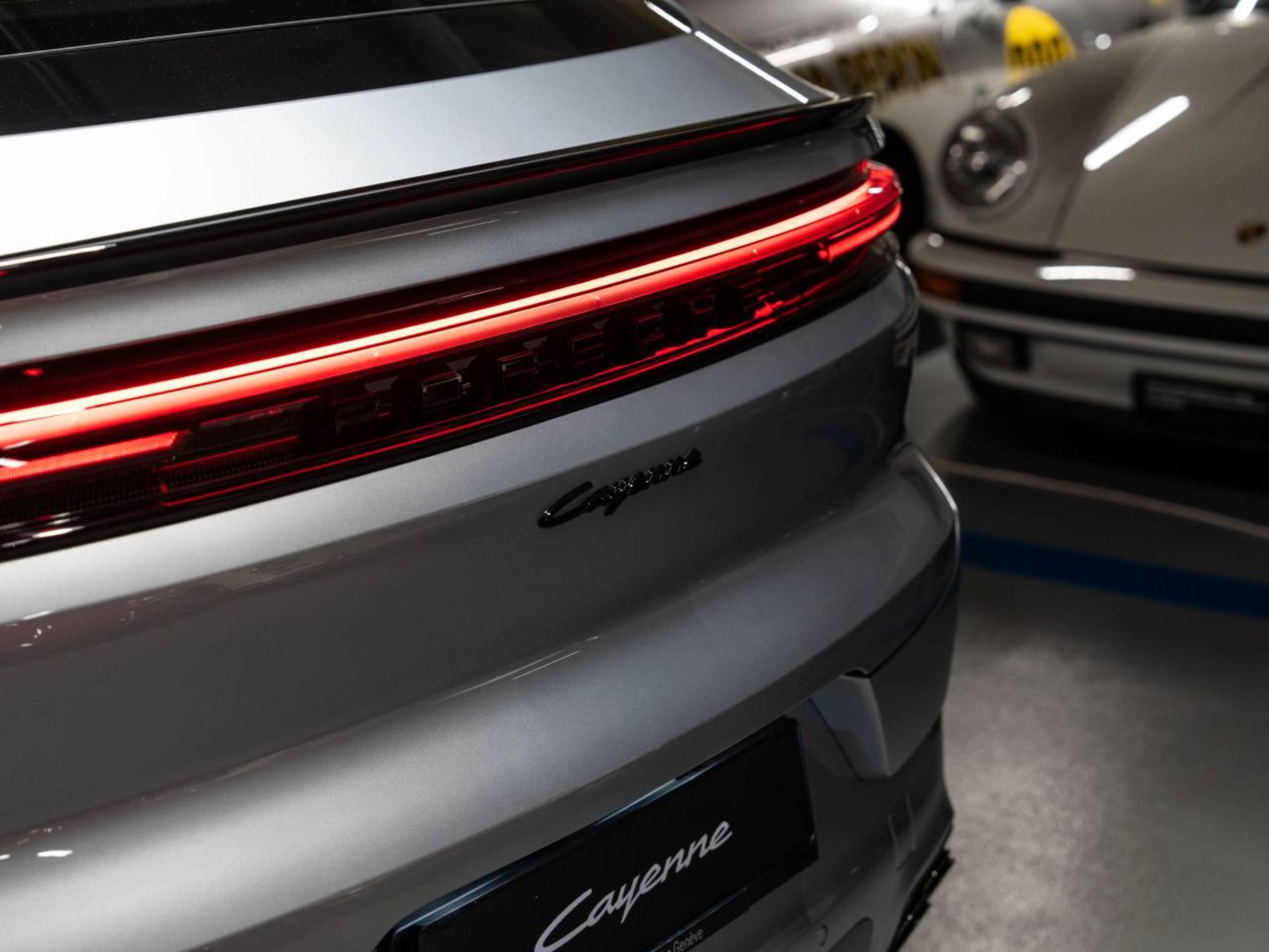 PORSCHE Cayenne E-Hybrid Coupé Black Edition-image-23