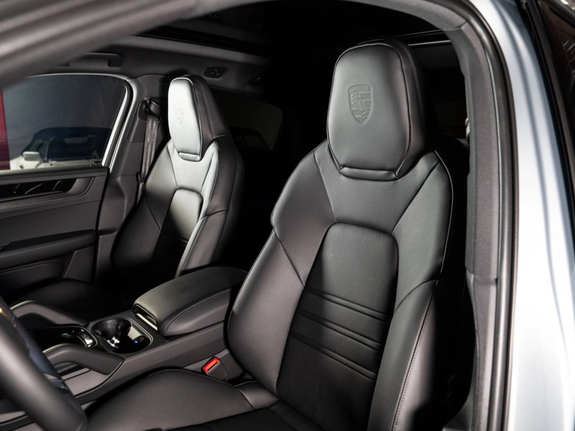 PORSCHE Cayenne E-Hybrid Coupé Black Edition-image-4