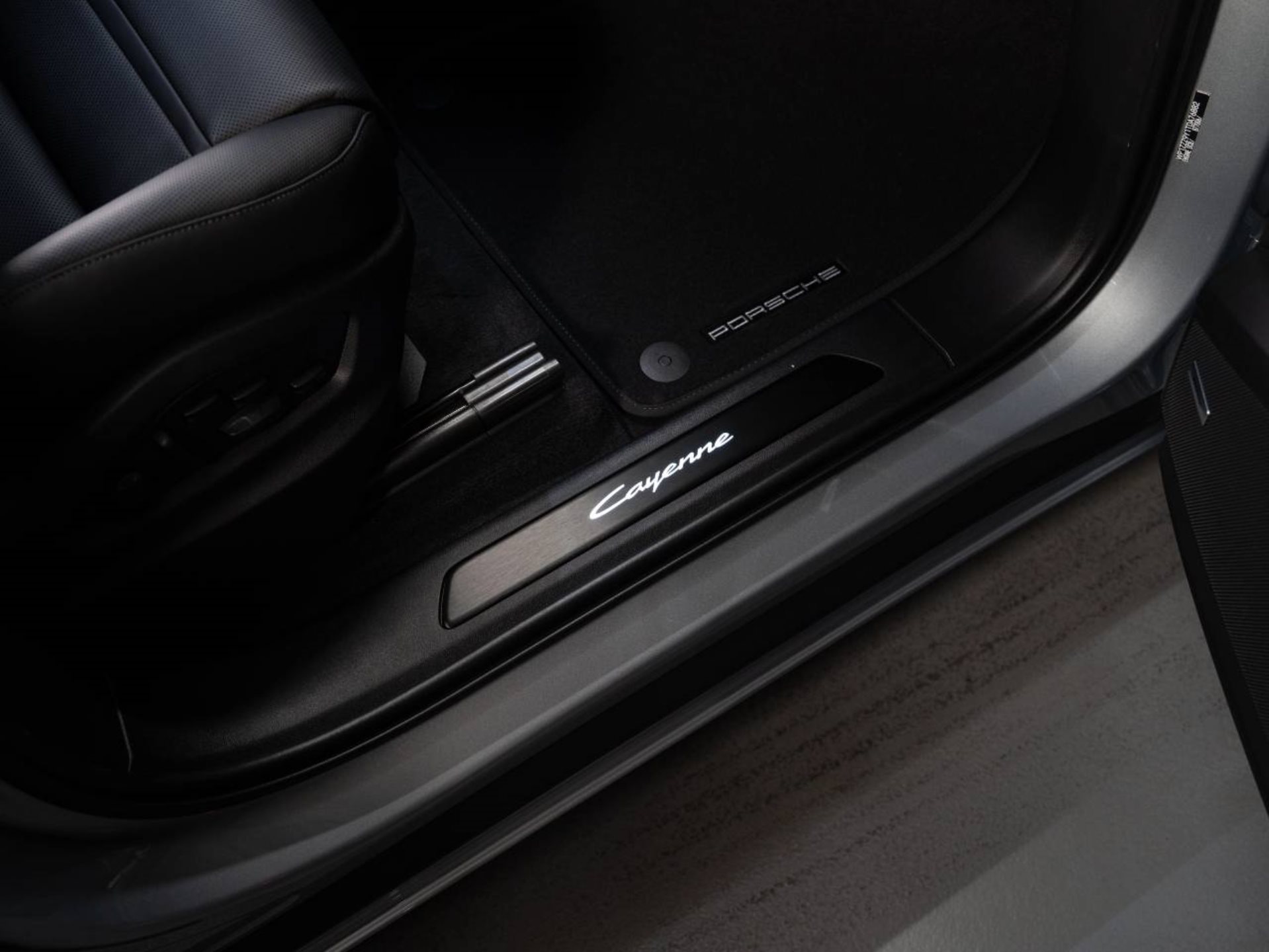 PORSCHE Cayenne E-Hybrid Coupé Black Edition-image-18