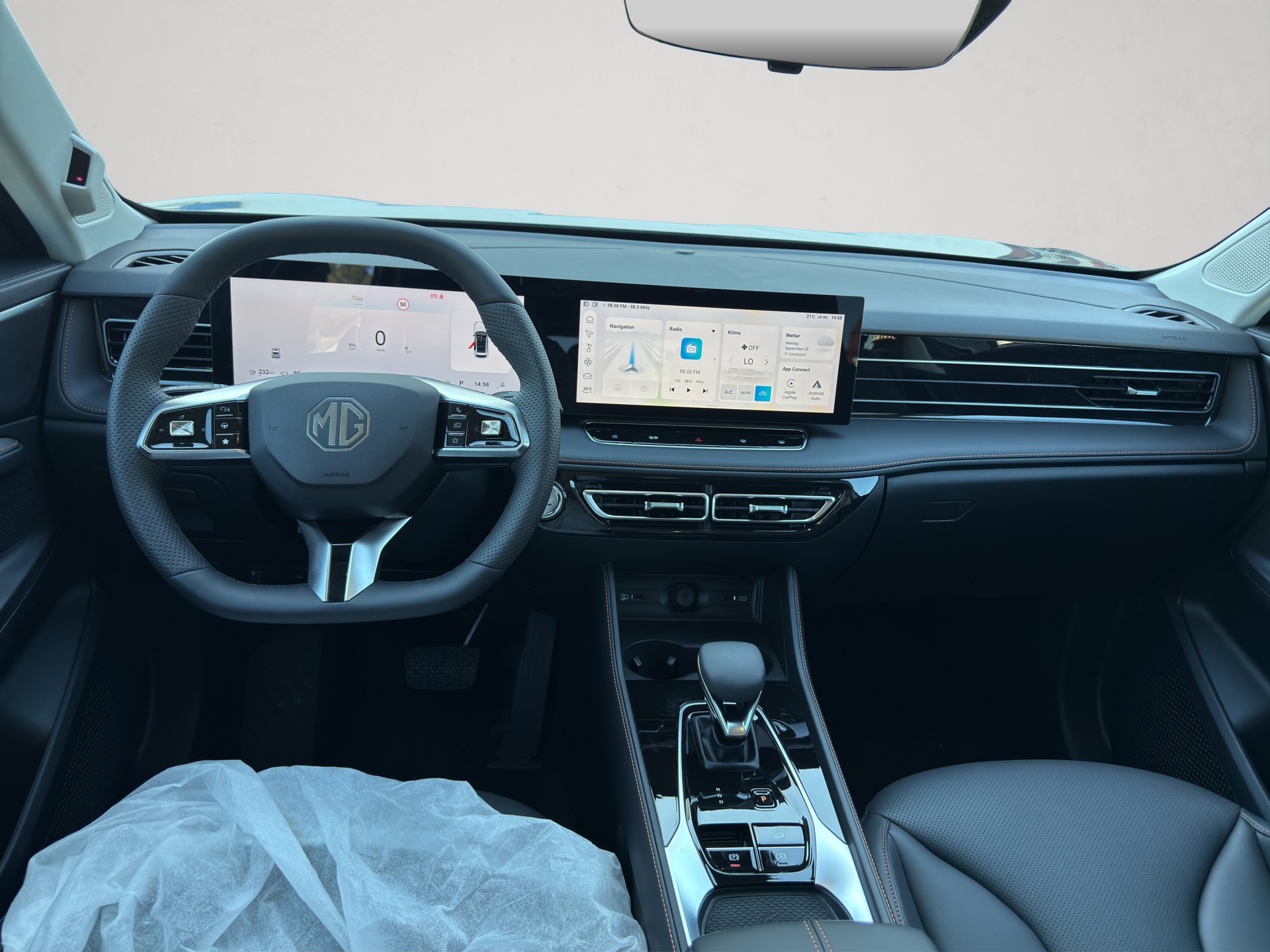 MG HS 1.5 T PHEV Luxury-showroom-element-2