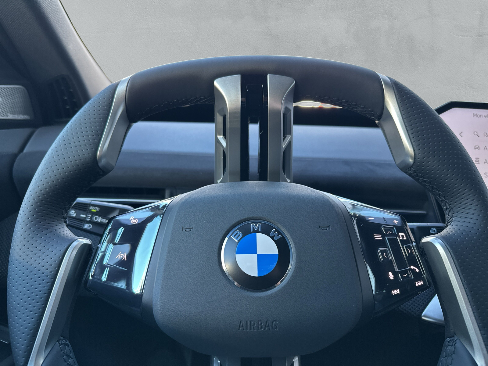 BMW iX3 50 xDrive M Sport-image-17