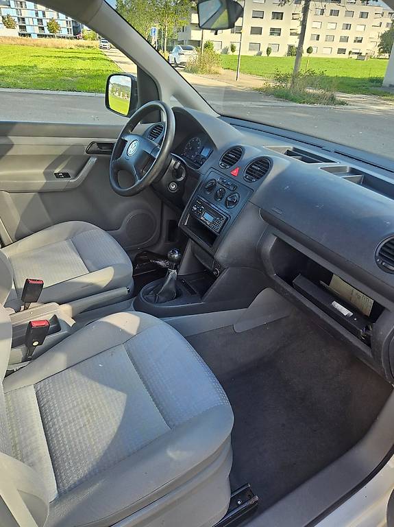 VW Caddy 1.4-image-3