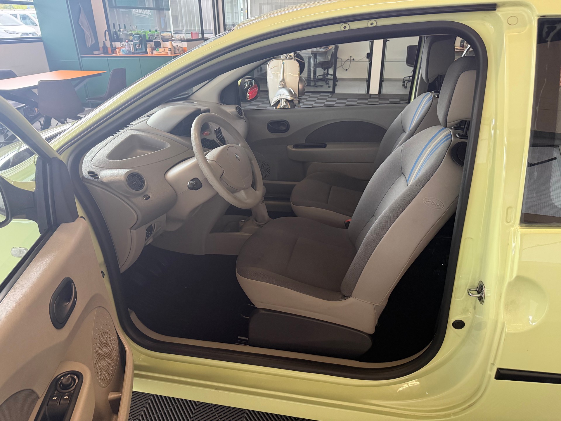 RENAULT Twingo 1.2 Expression-image-8