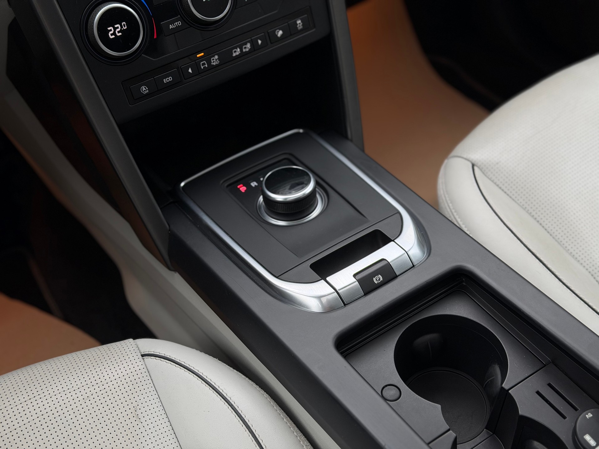 LAND ROVER Discovery Sport 2.0 Si4 HSE AT9-image-18