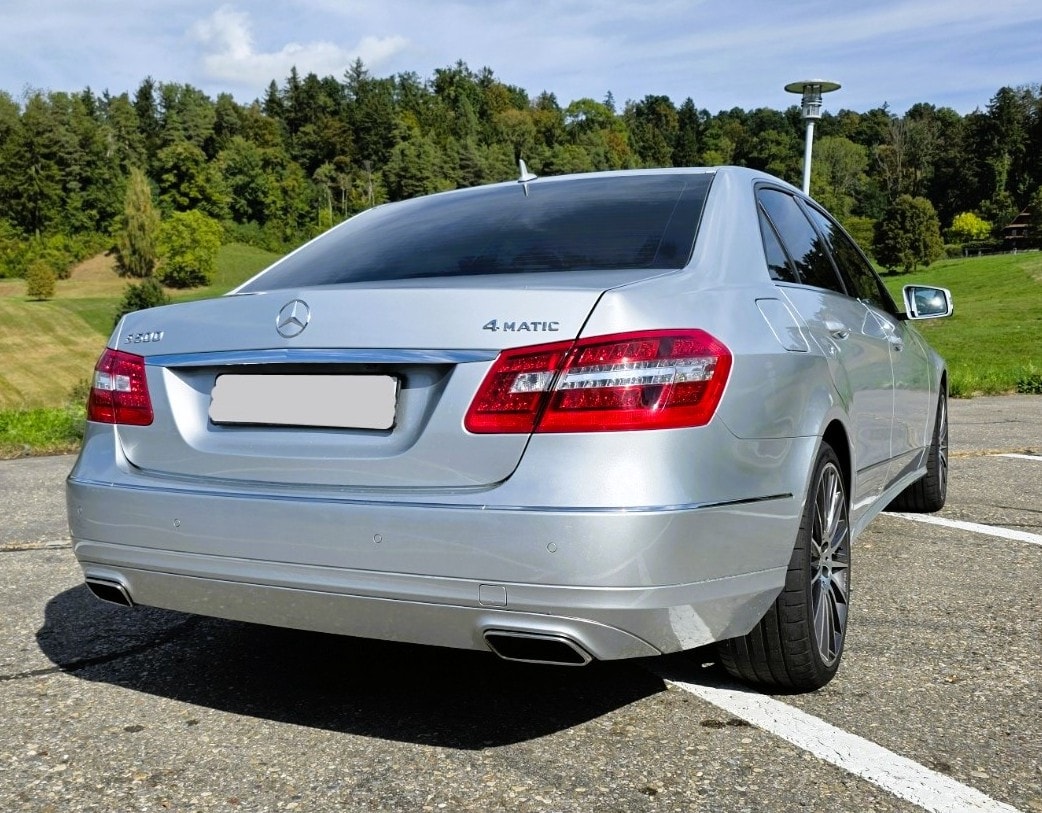 MERCEDES-BENZ E 500 V8 4matic-image-4