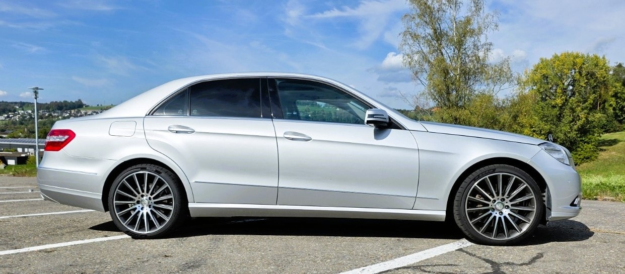 MERCEDES-BENZ E 500 V8 4matic-image-5