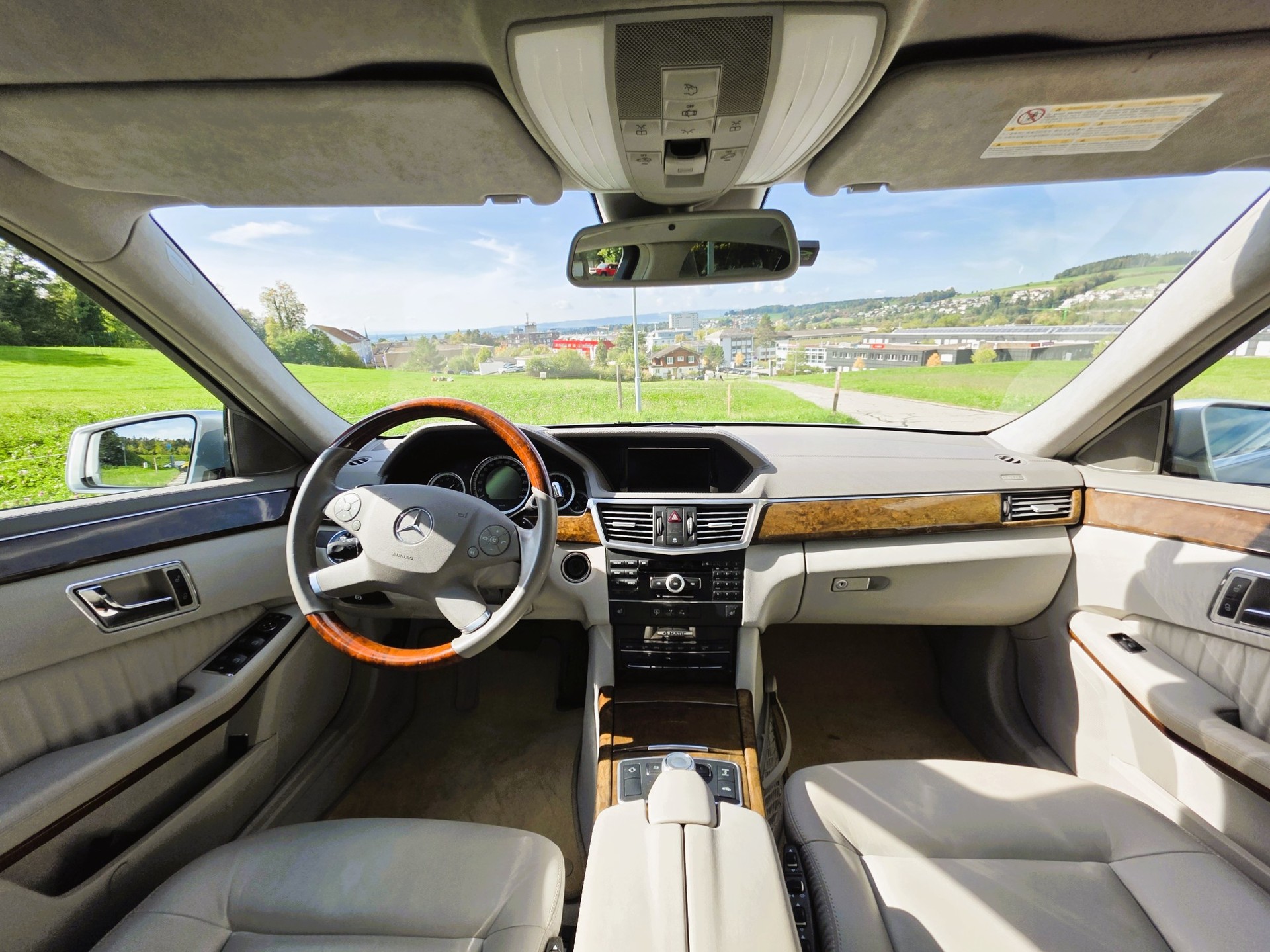 MERCEDES-BENZ E 500 V8 4matic-image-6