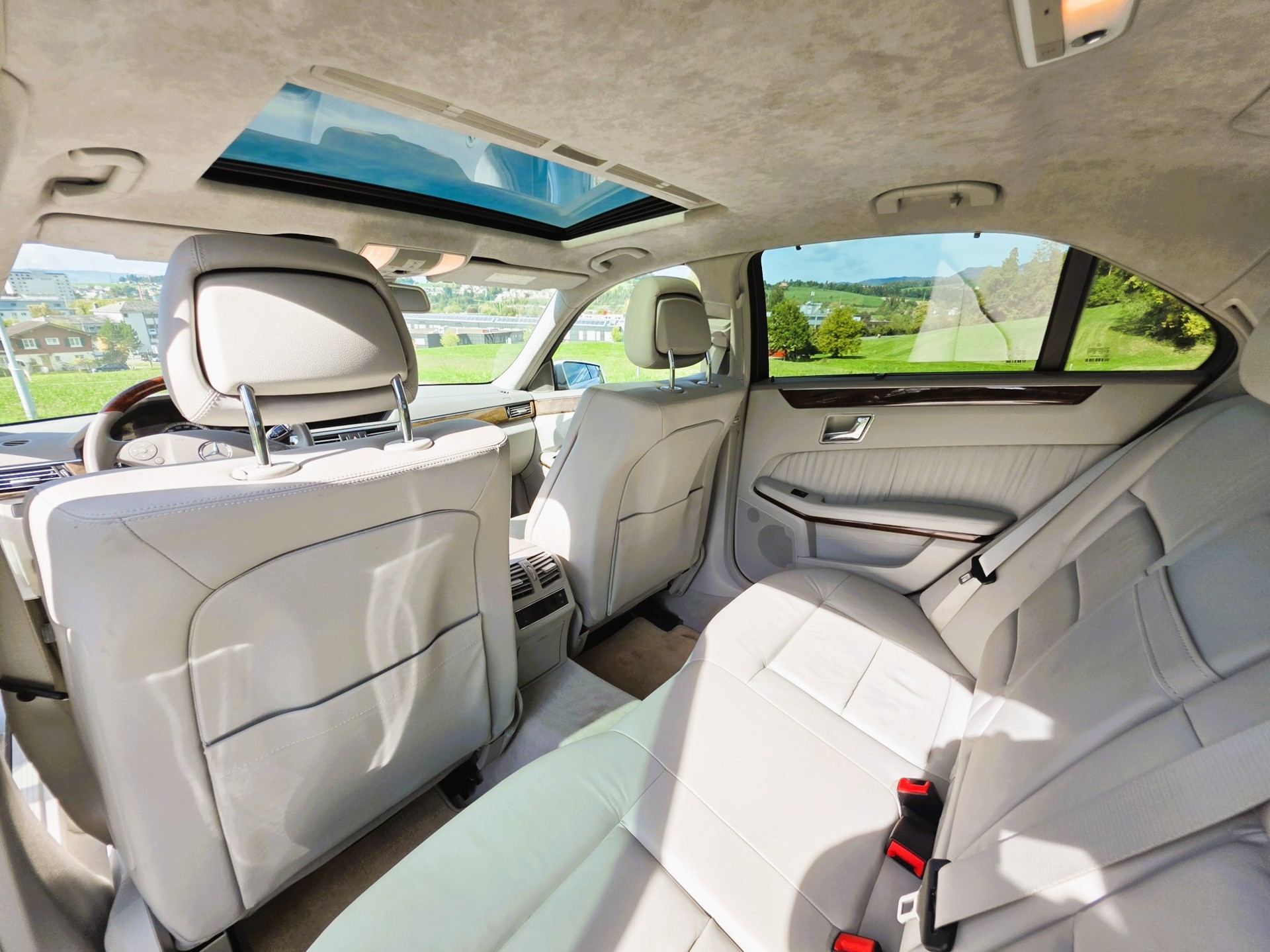 MERCEDES-BENZ E 500 V8 4matic-image-7