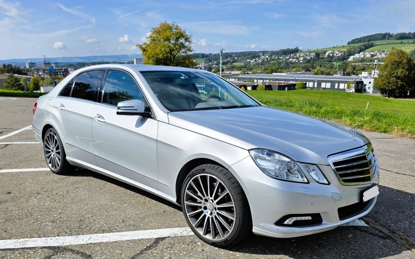 MERCEDES-BENZ E 500 V8 4matic-image-3