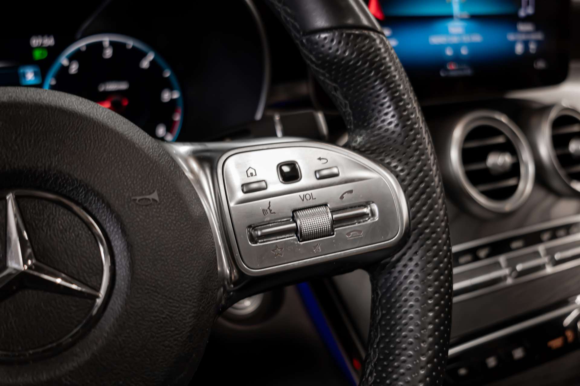 MERCEDES-BENZ GLC 220 d AMG Line 4Matic 9G-Tronic-image-9