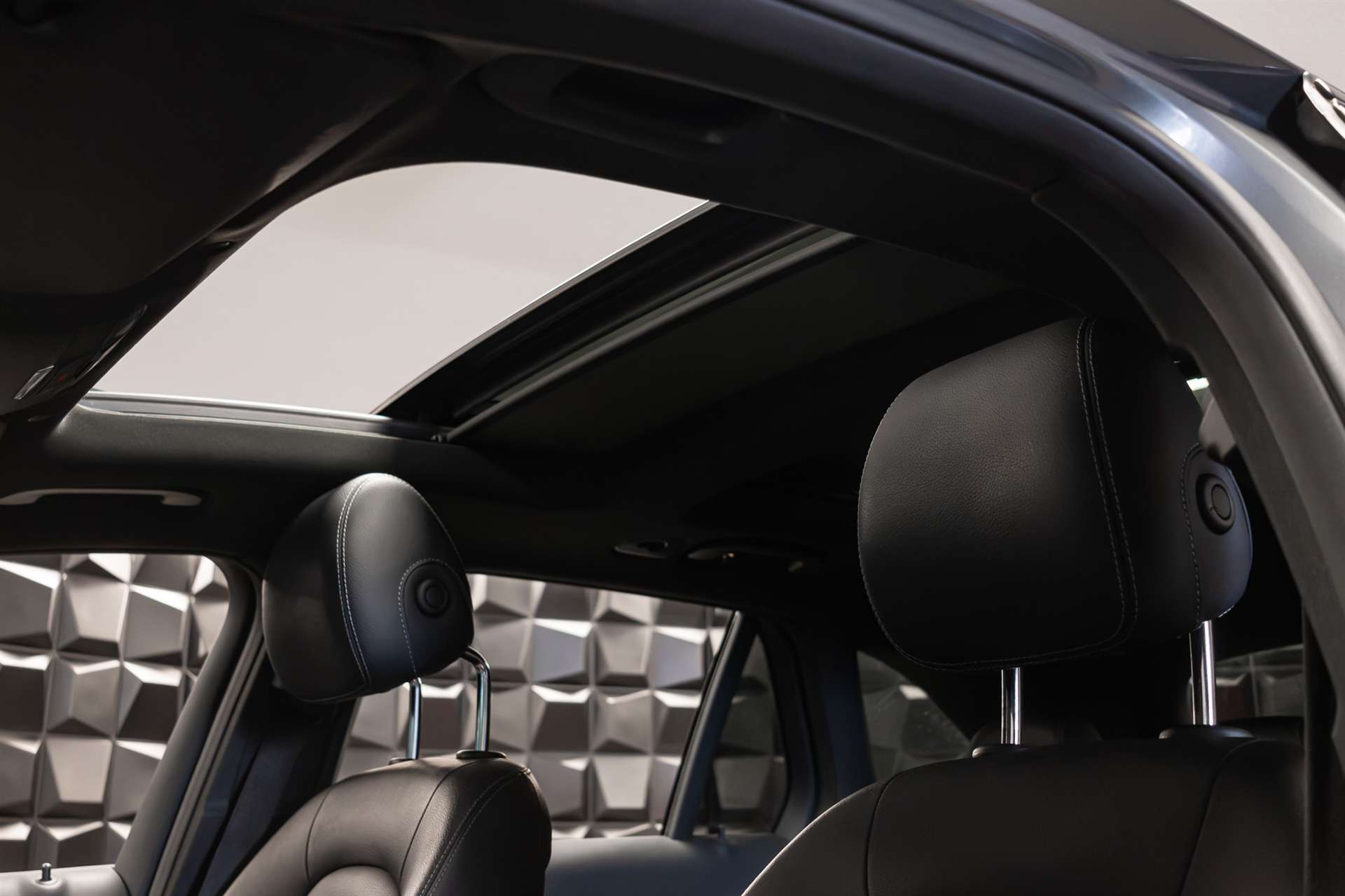 MERCEDES-BENZ GLC 220 d AMG Line 4Matic 9G-Tronic-image-15