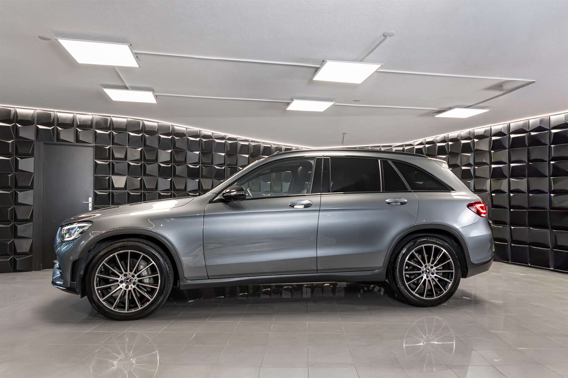 MERCEDES-BENZ GLC 220 d AMG Line 4Matic 9G-Tronic-image-1