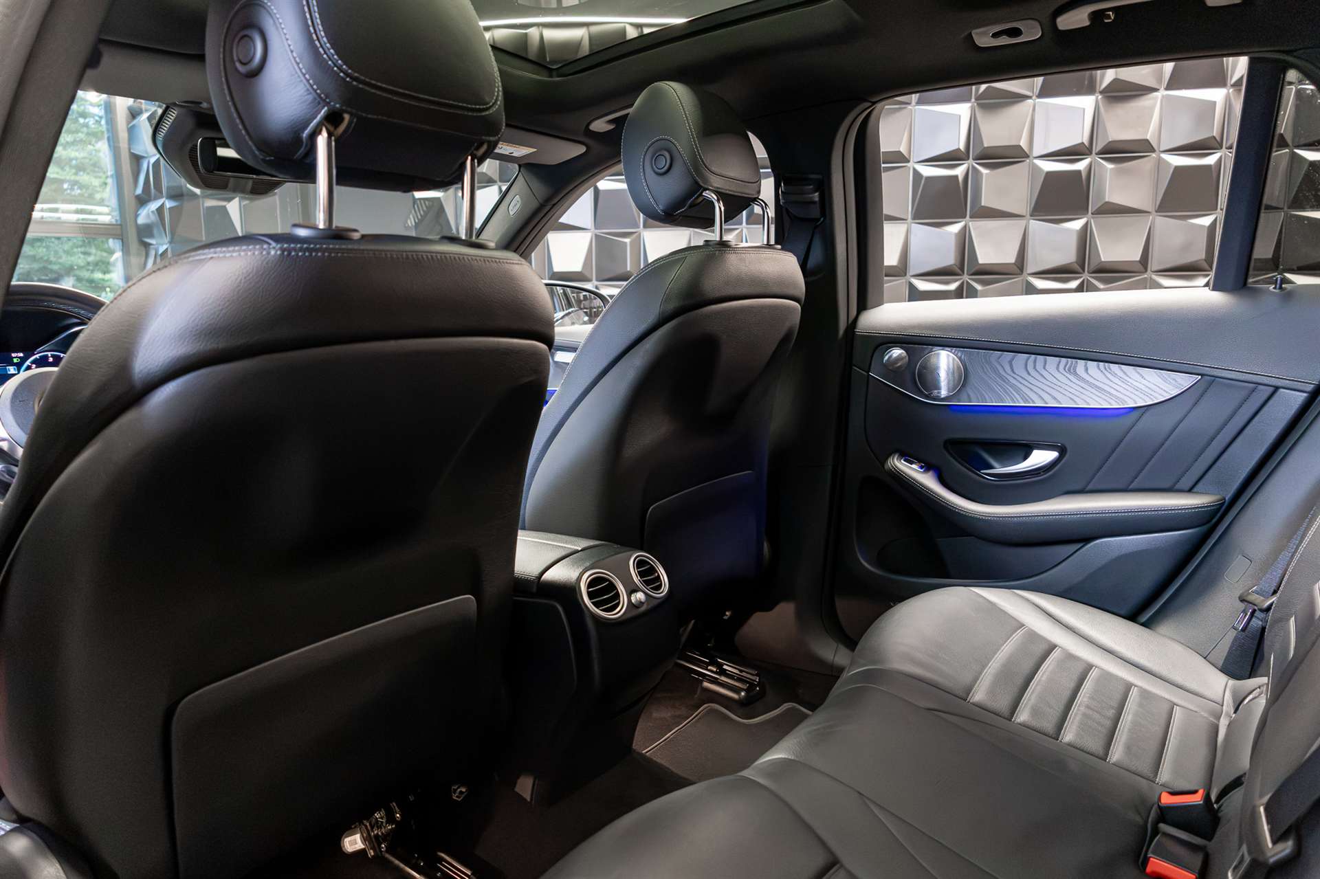 MERCEDES-BENZ GLC 220 d AMG Line 4Matic 9G-Tronic-image-27